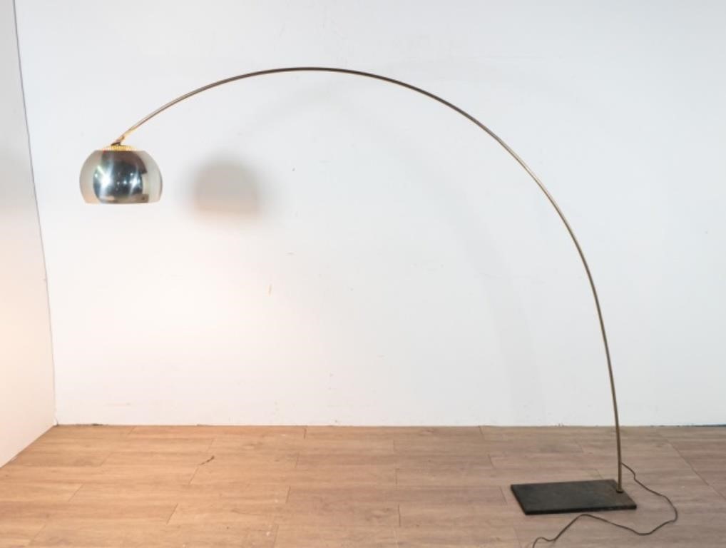 ARC FLOOR LAMP IN THE MANNER OF 2b7916