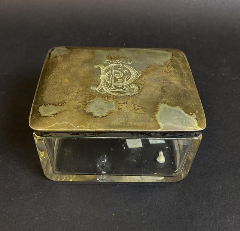 CRYSTAL BOX WITH 800 SILVER LIDCrystal