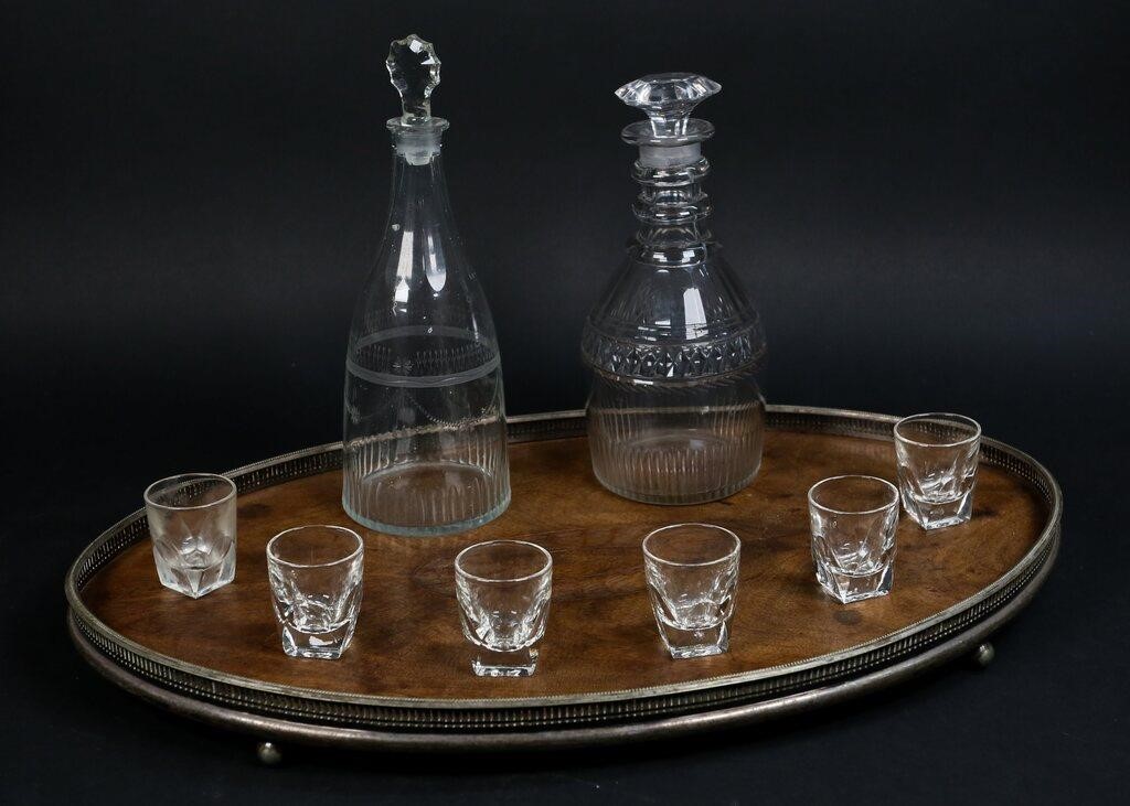 2 GLASS DECANTERS, 6 SHOT GLASSES