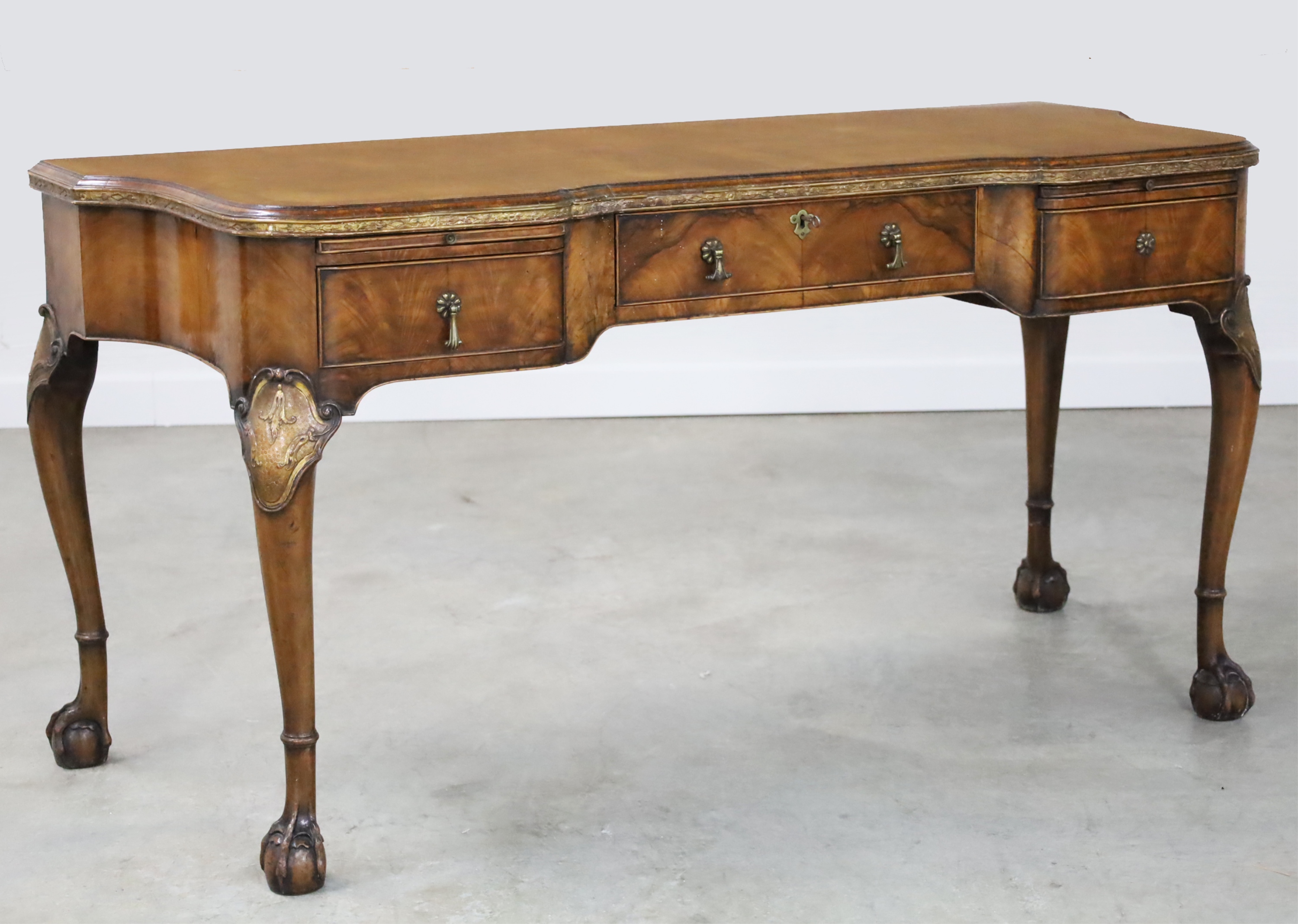 GEORGIAN STYLE WALNUT WRITING TABLE 2b799c