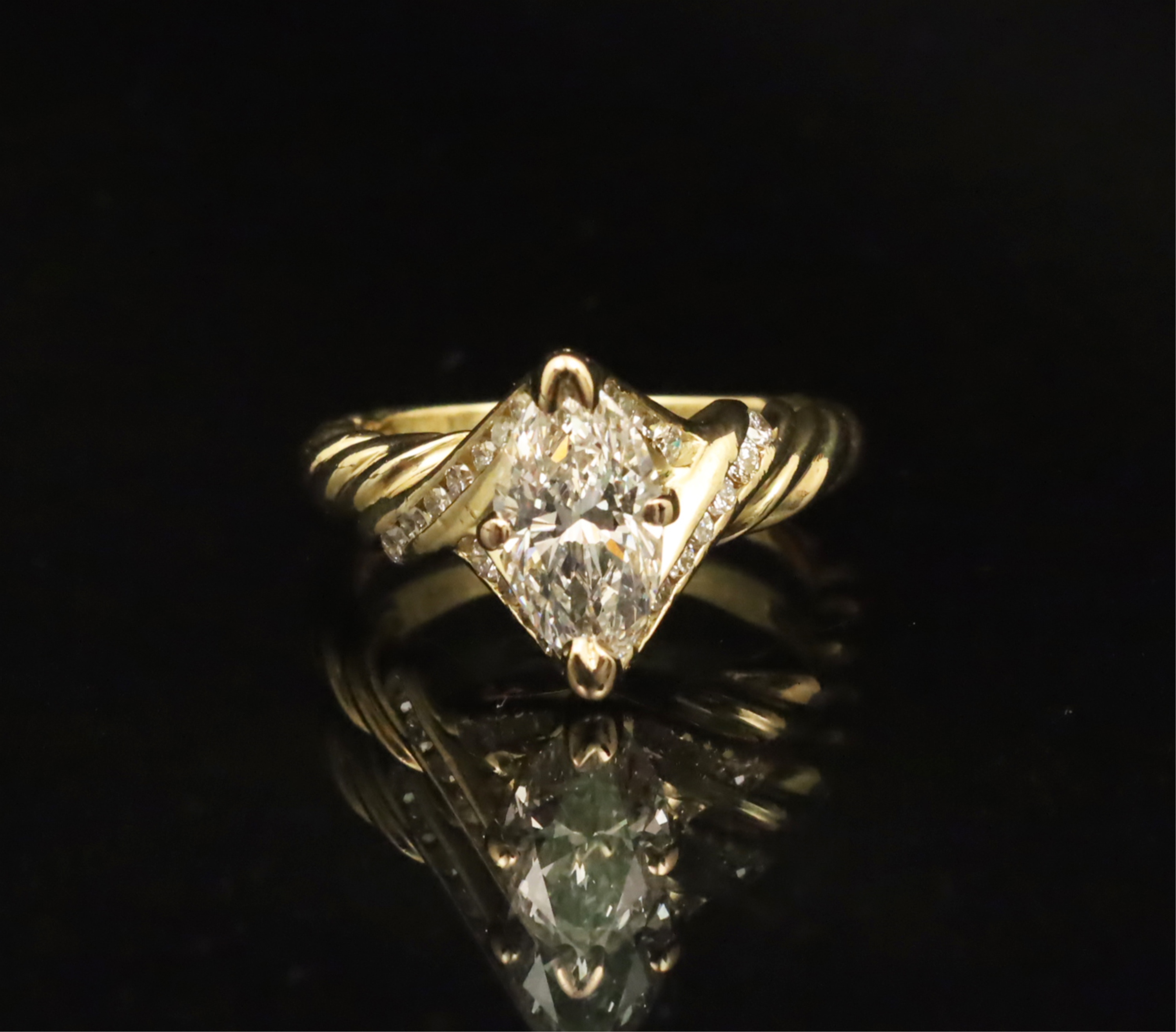 18K MARQUIS BRILLIANT DIAMOND RING;