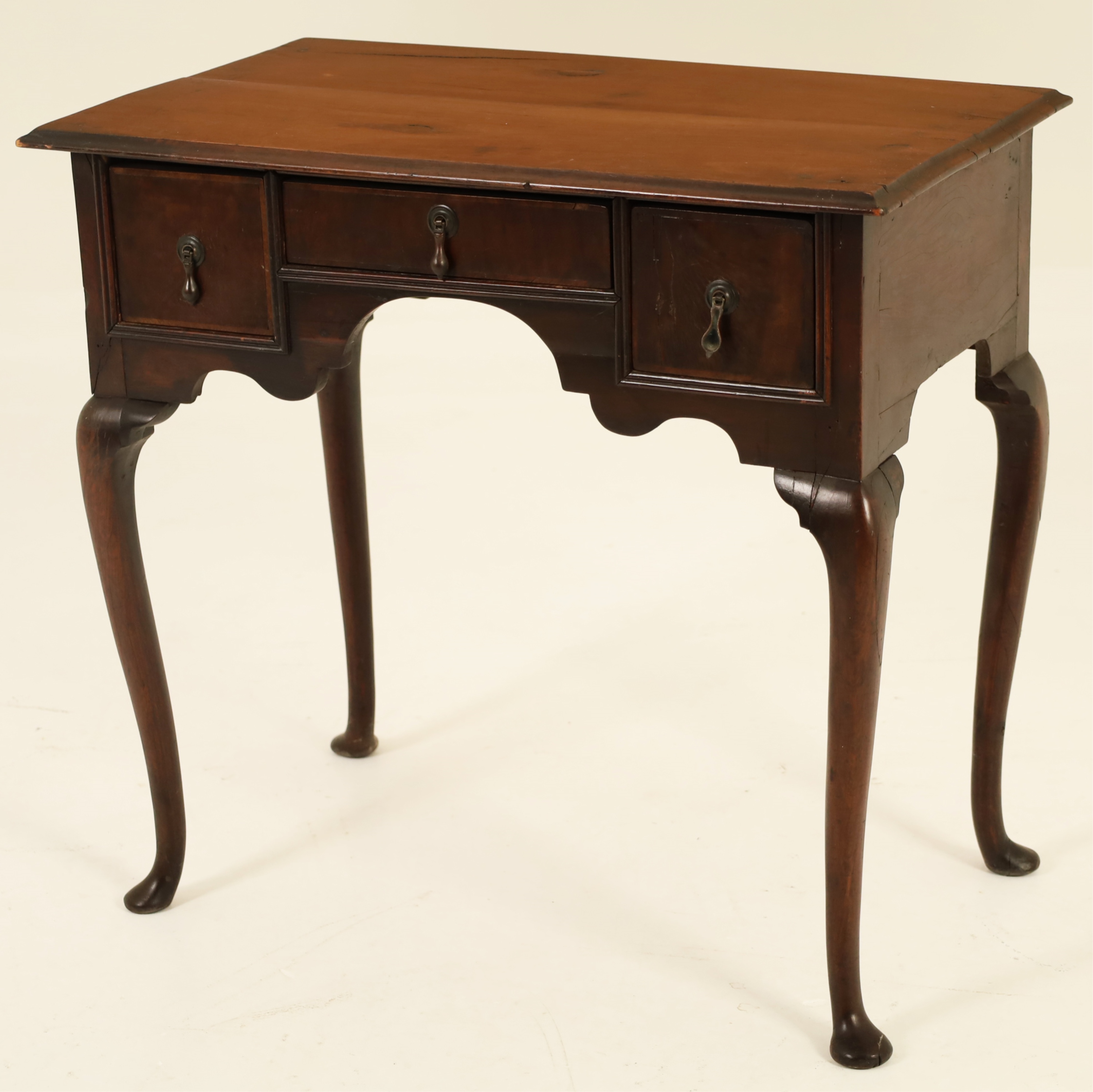 ENGLISH PROVINCIAL QUEEN ANNE WALNUT 2b79d4