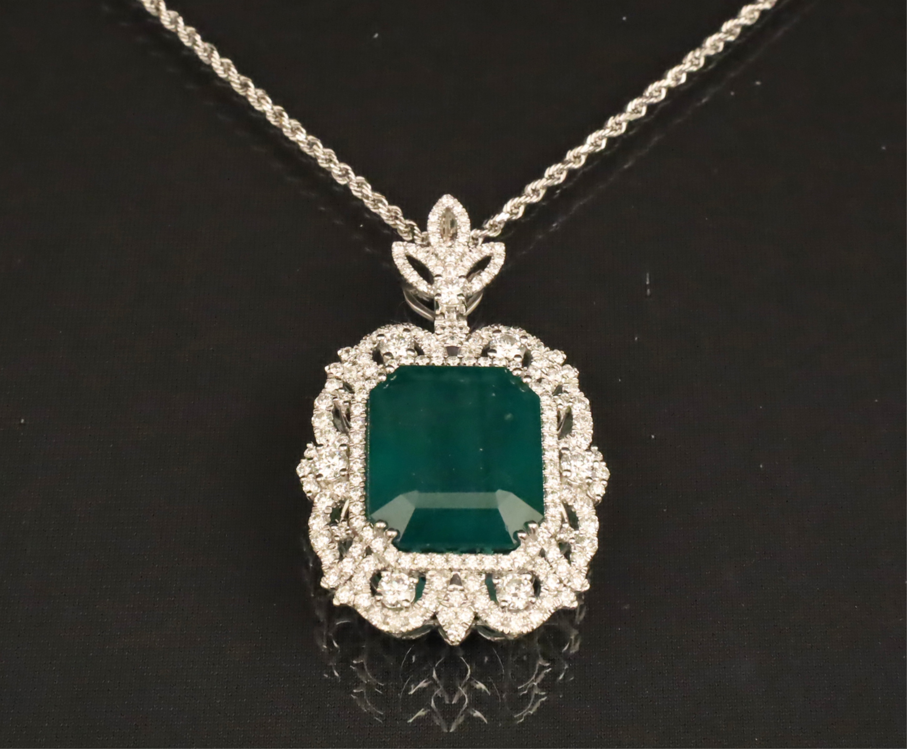 PLATINUM EMERALD DIAMOND PENDANT 2b7a11