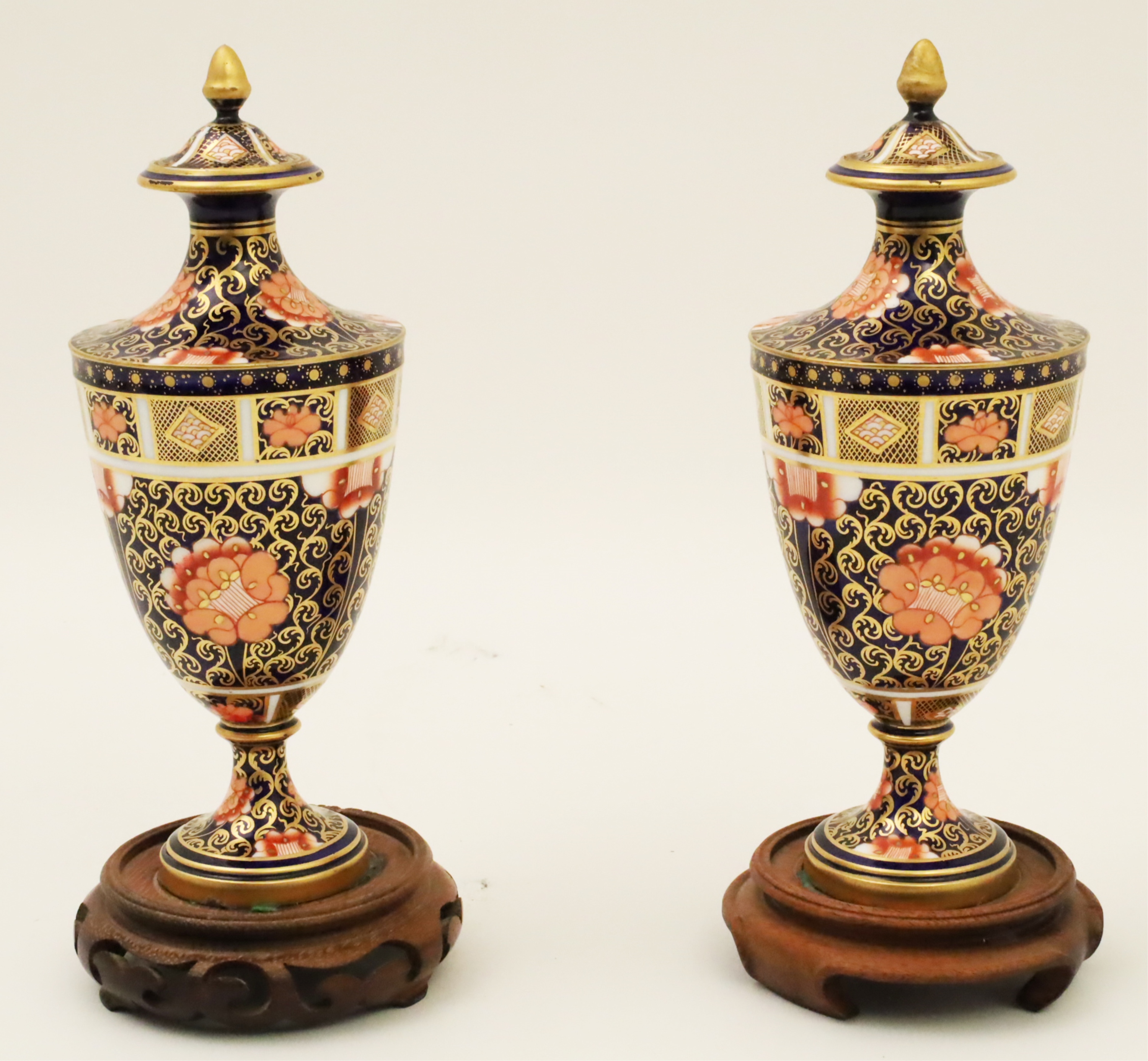 PAIR OF ROYAL CROWN DERBY CAPPED 2b7a48