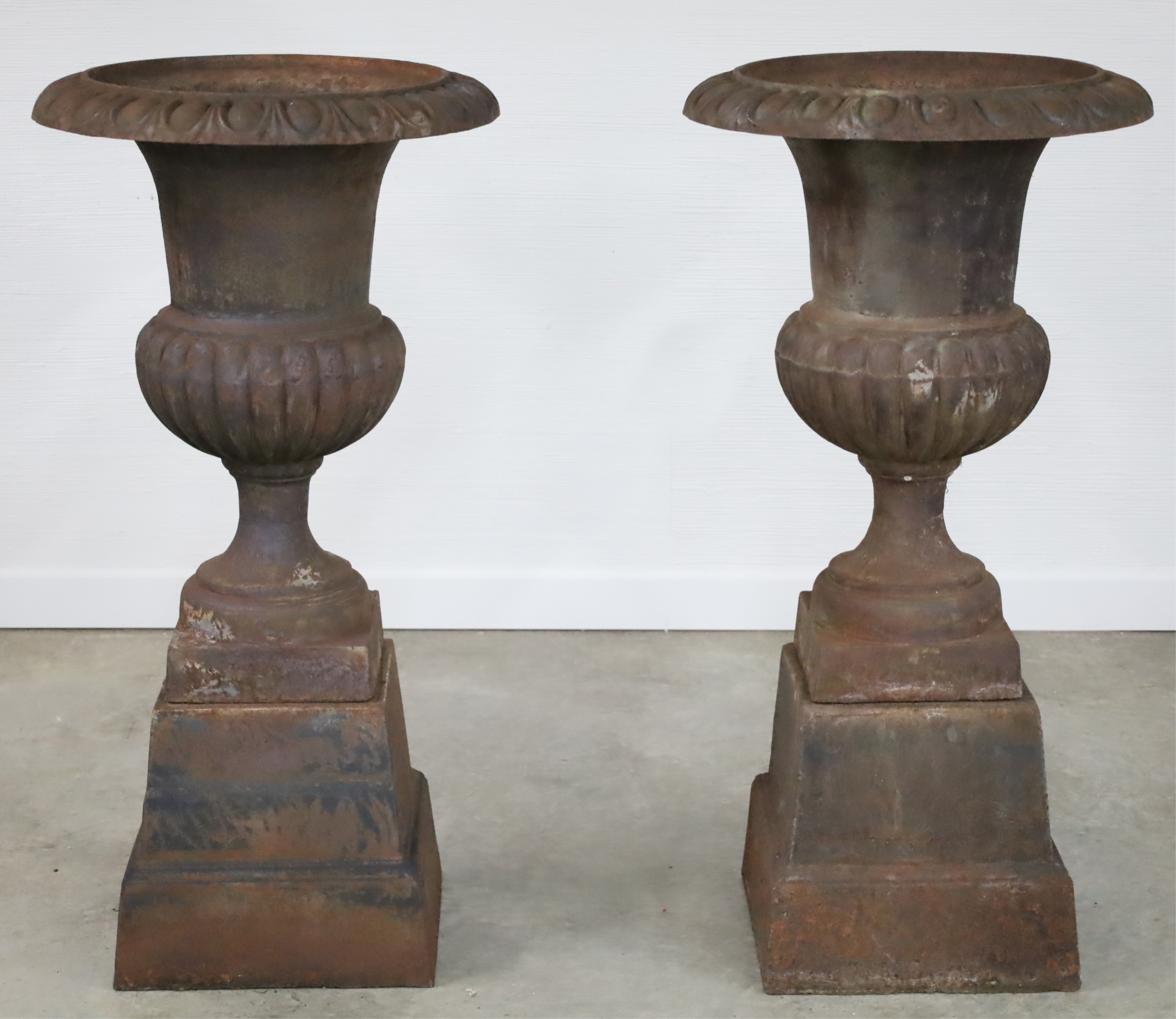 PAIR OF CLASSICAL CAST IRON STYLE 2b7a78