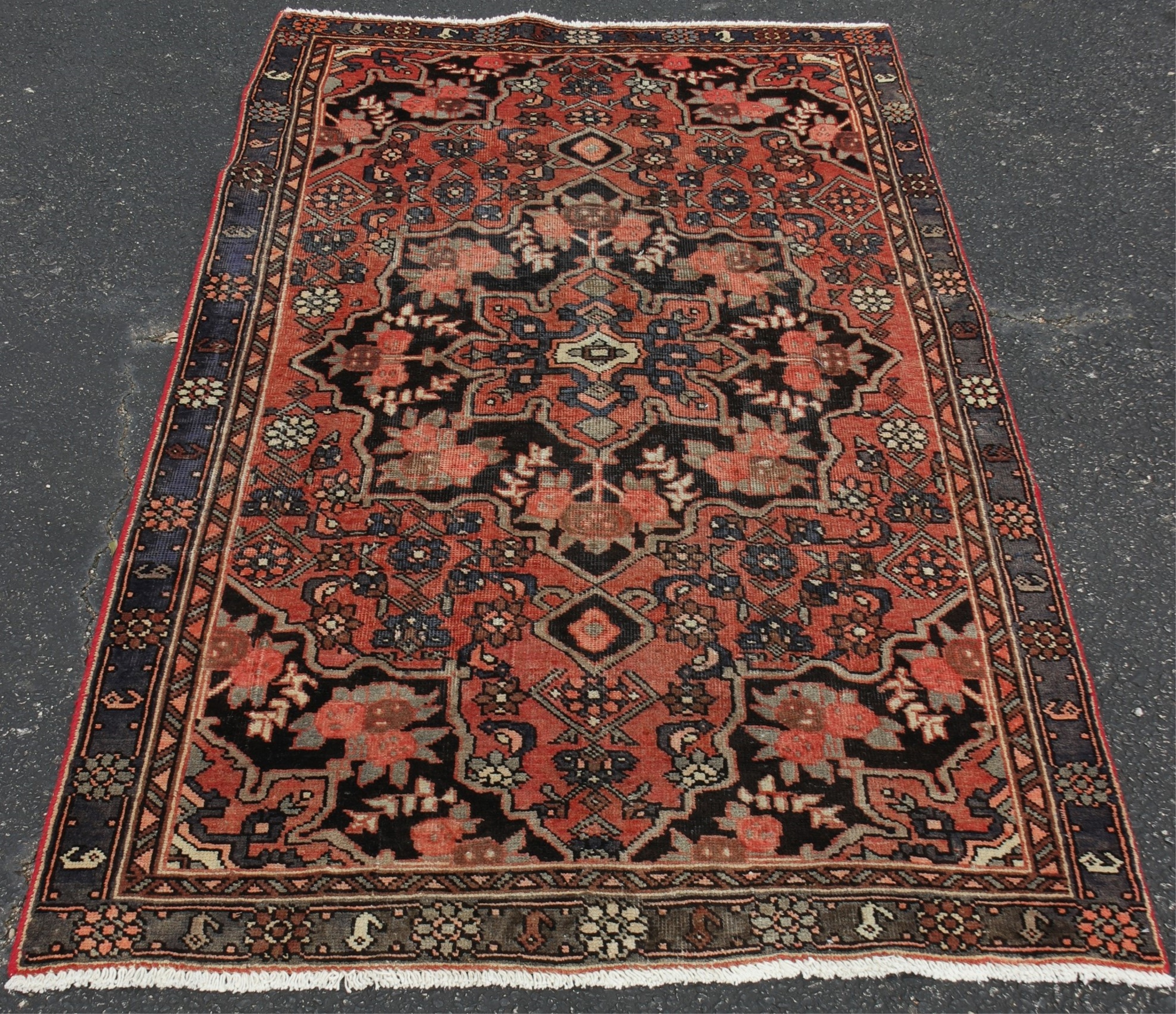 ORIENTAL RUG 4'2" X 7'3" ZANJON