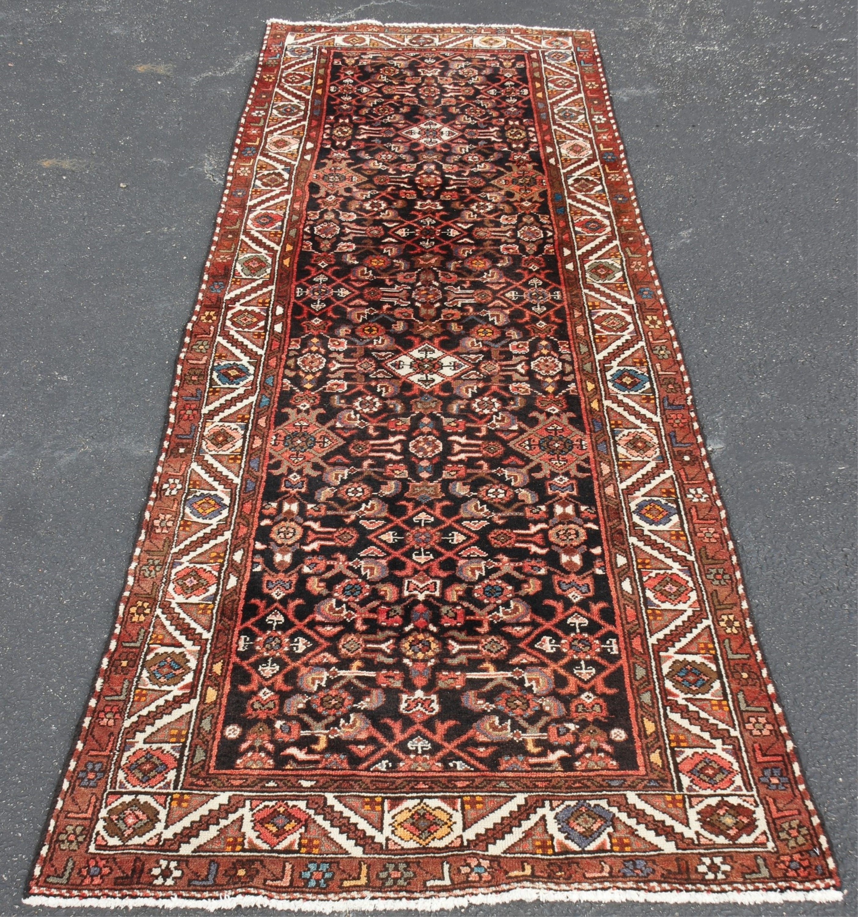 ORIENTAL RUG 3'4" X 9'6" HAMEDAN