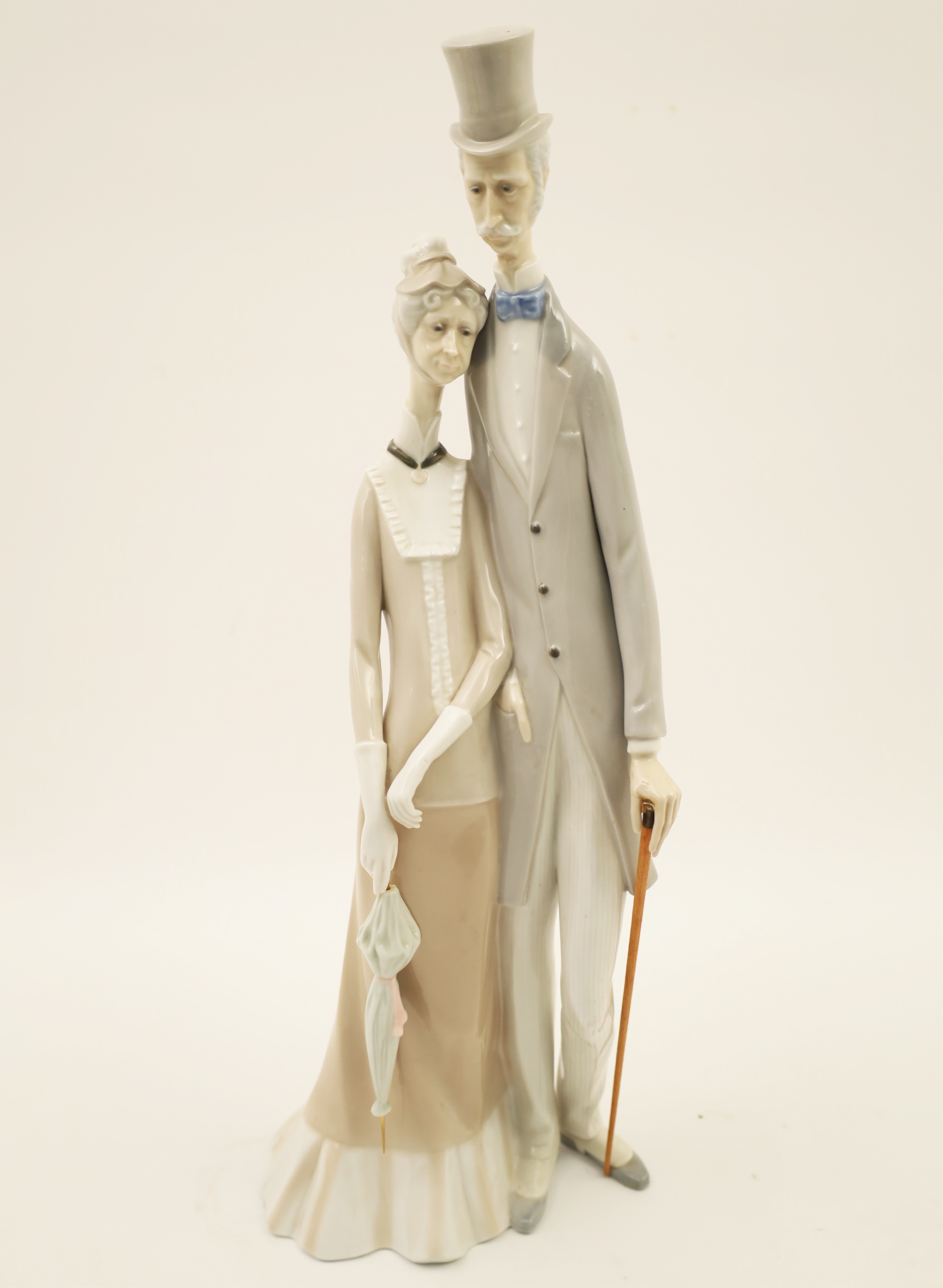 LLADRO PORCELAIN MODEL OF COUPLE 2b7b14