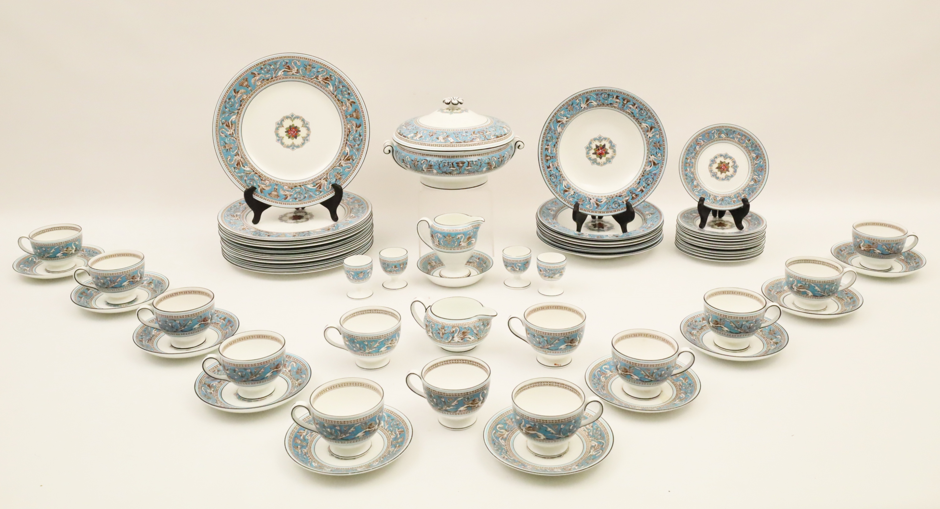 61 PIECE WEDGEWOOD FLORENTINE DINNER 2b7b11