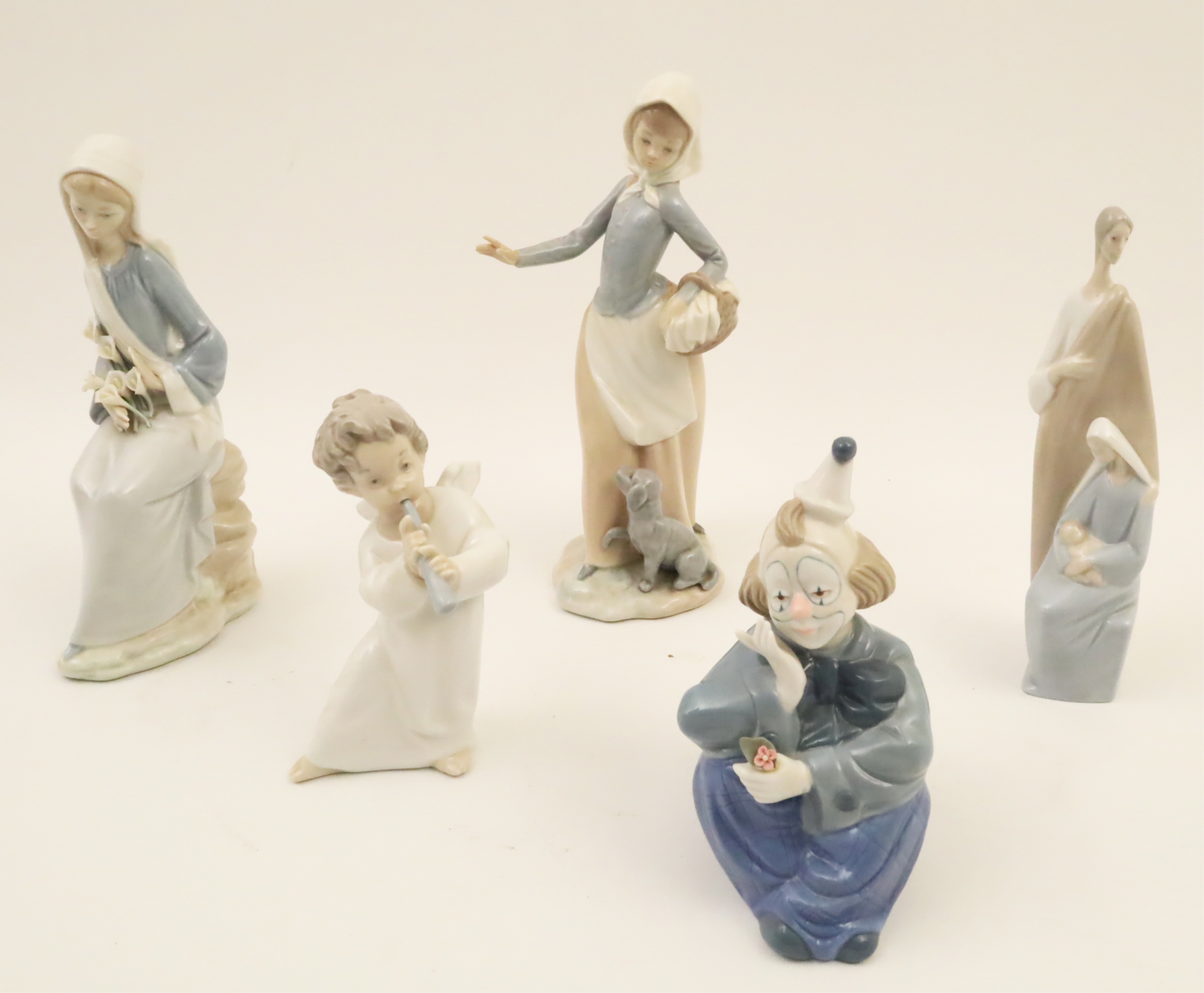 5 PIECE LOT OF PORCELAIN FIGURES 2b7b3a