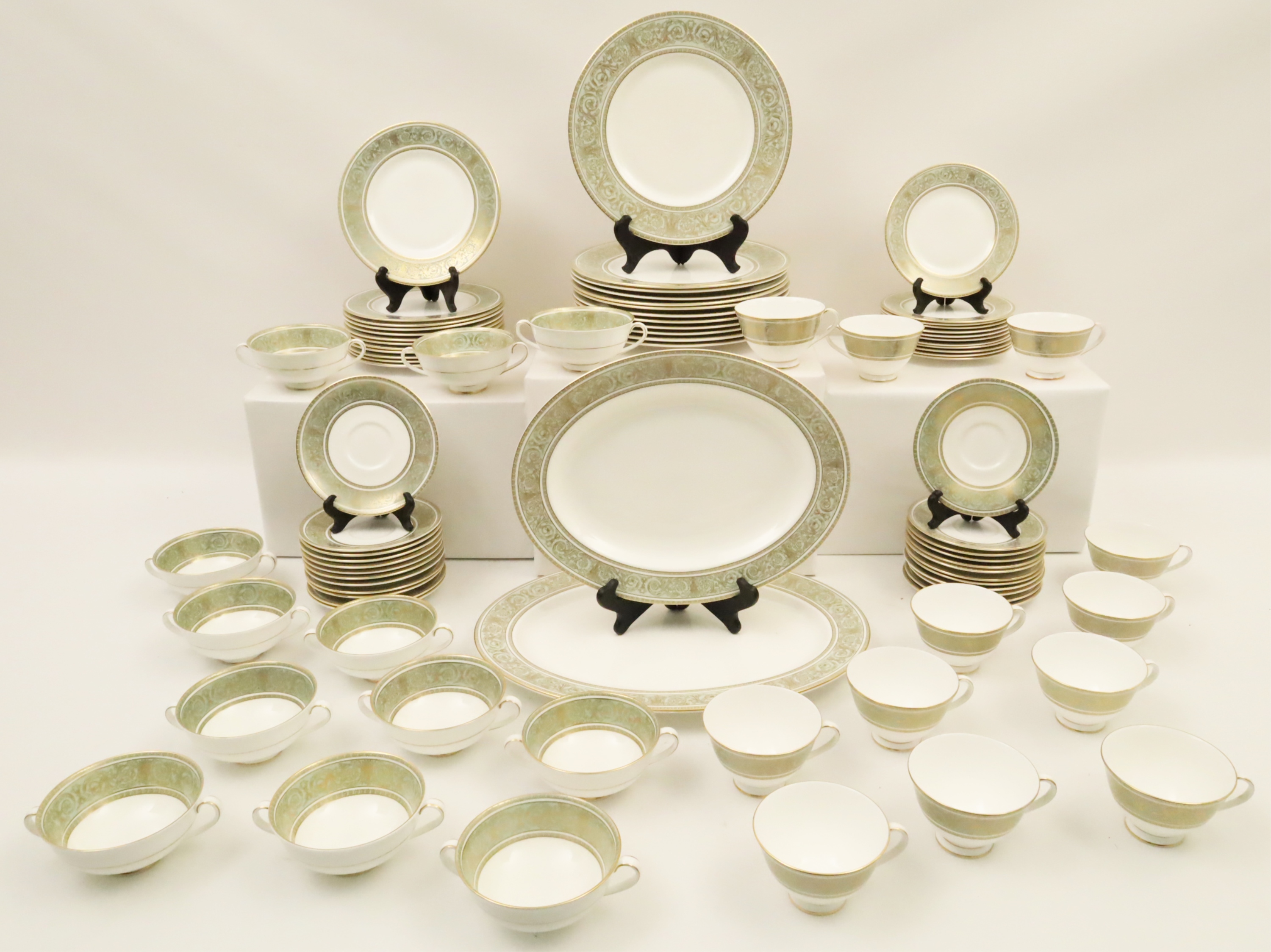 86 PC. ROYAL DOULTON DINNER SERVICE