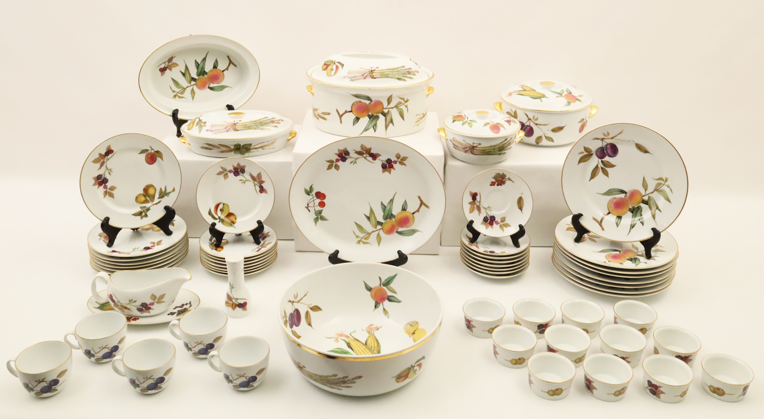 59 PC ROYAL WORCESTER DINNER SERVICE 2b7b69