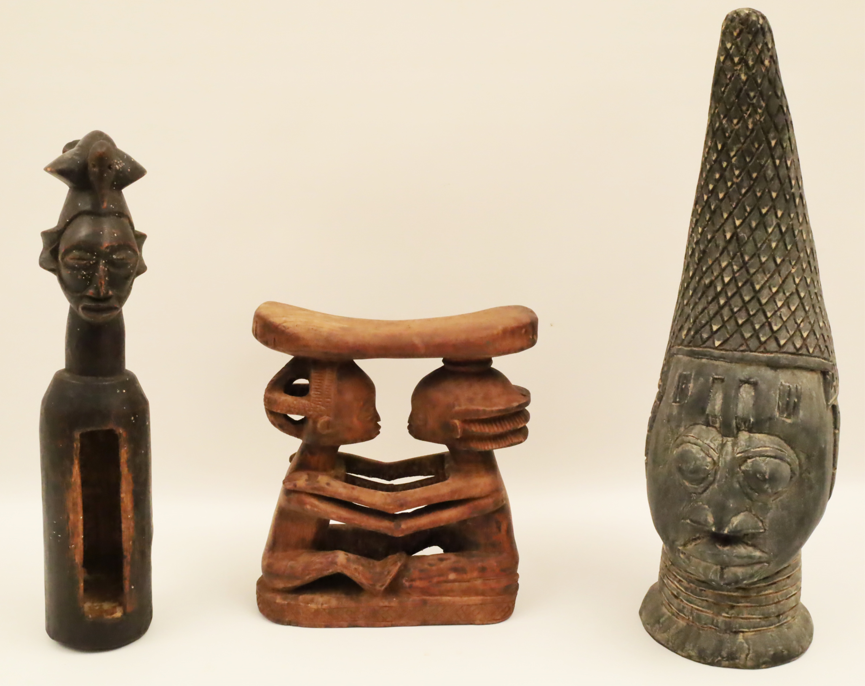 THREE AFRICAN CARVED WOOD TOTEMS 2b7b7b