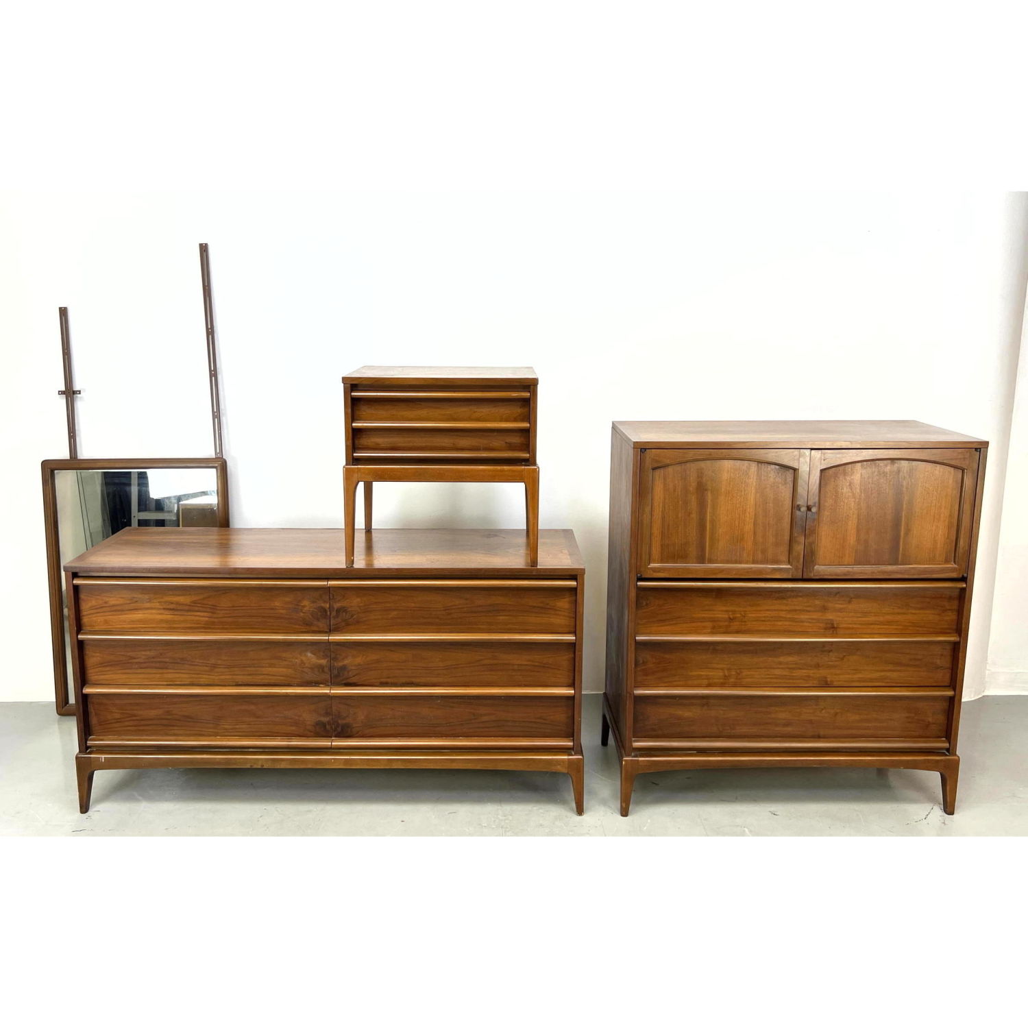 4pc LANE American Modern Walnut