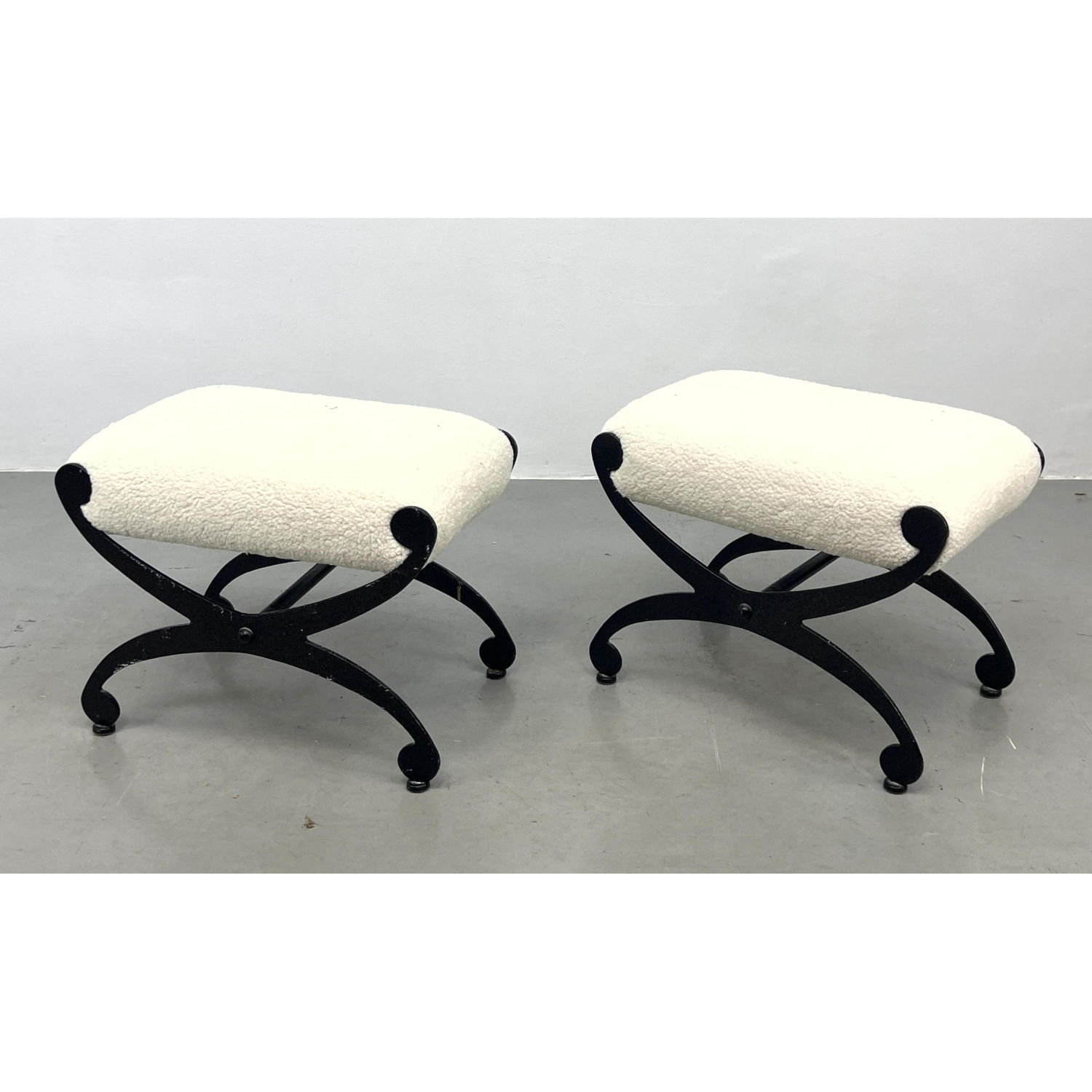 Pr Decorator Iron X base stools  2b8e58