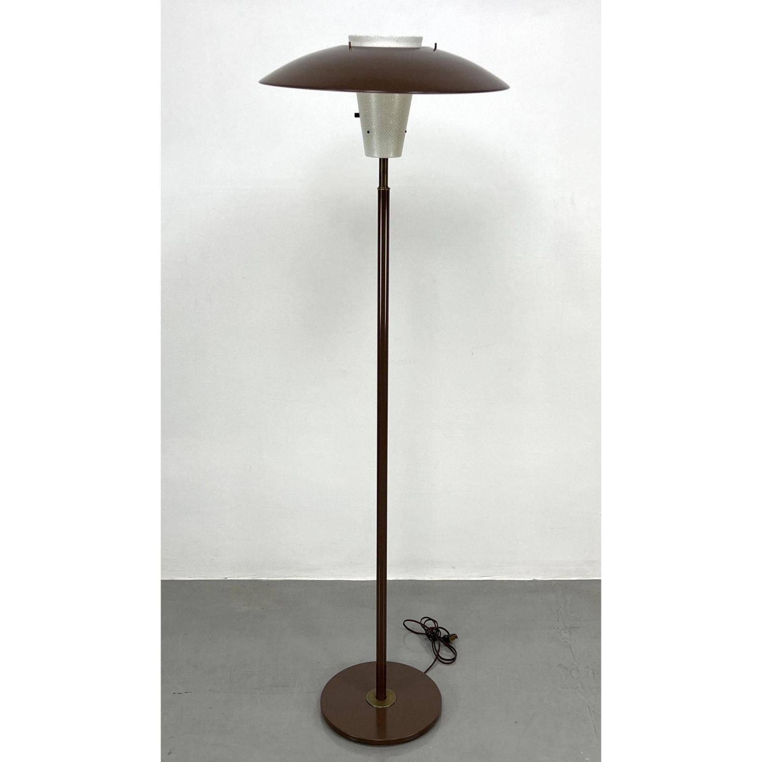 Lightolier floor lamp Brown enamel 2b8fc0