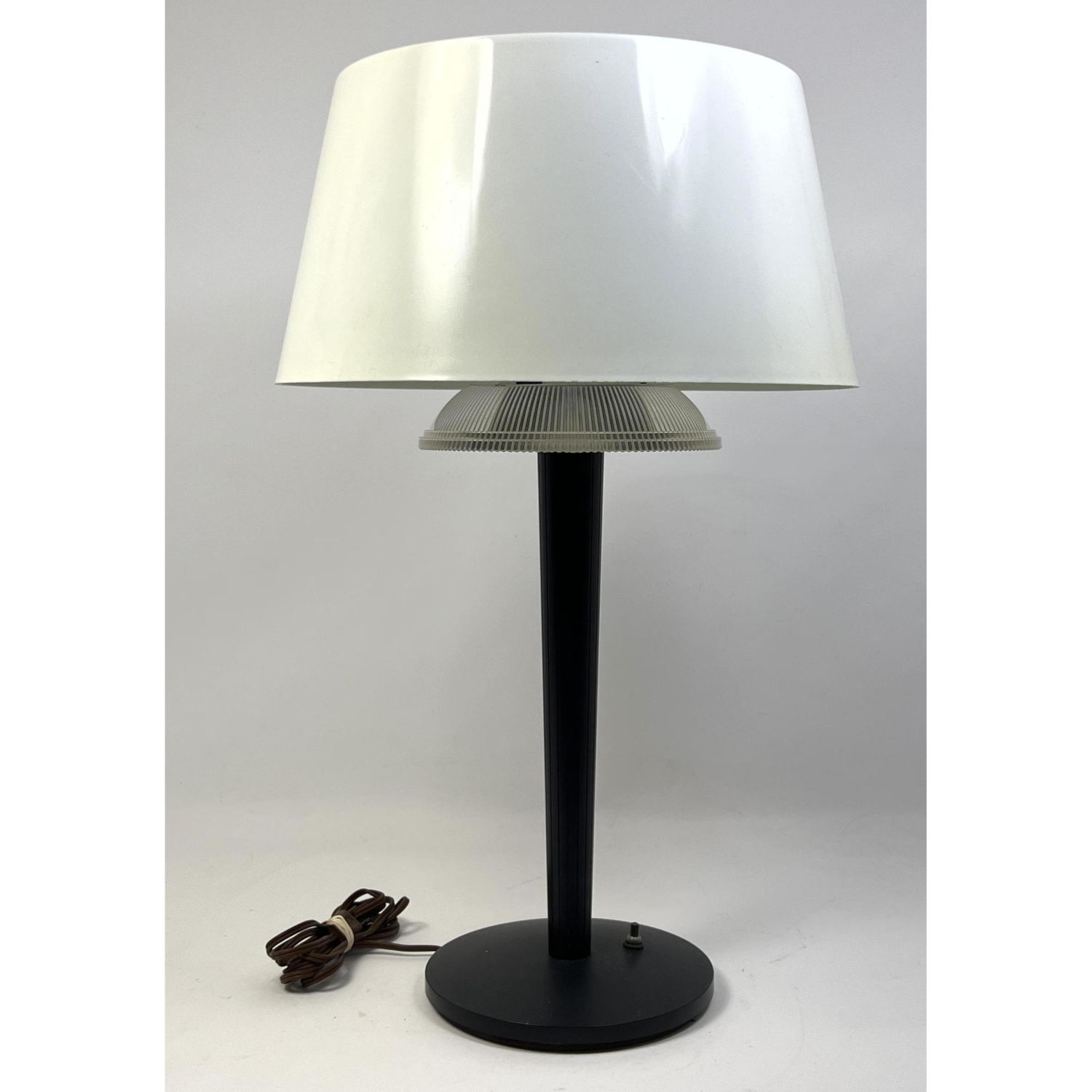 Modernist Plastic Shade Table Lamp  2b9011