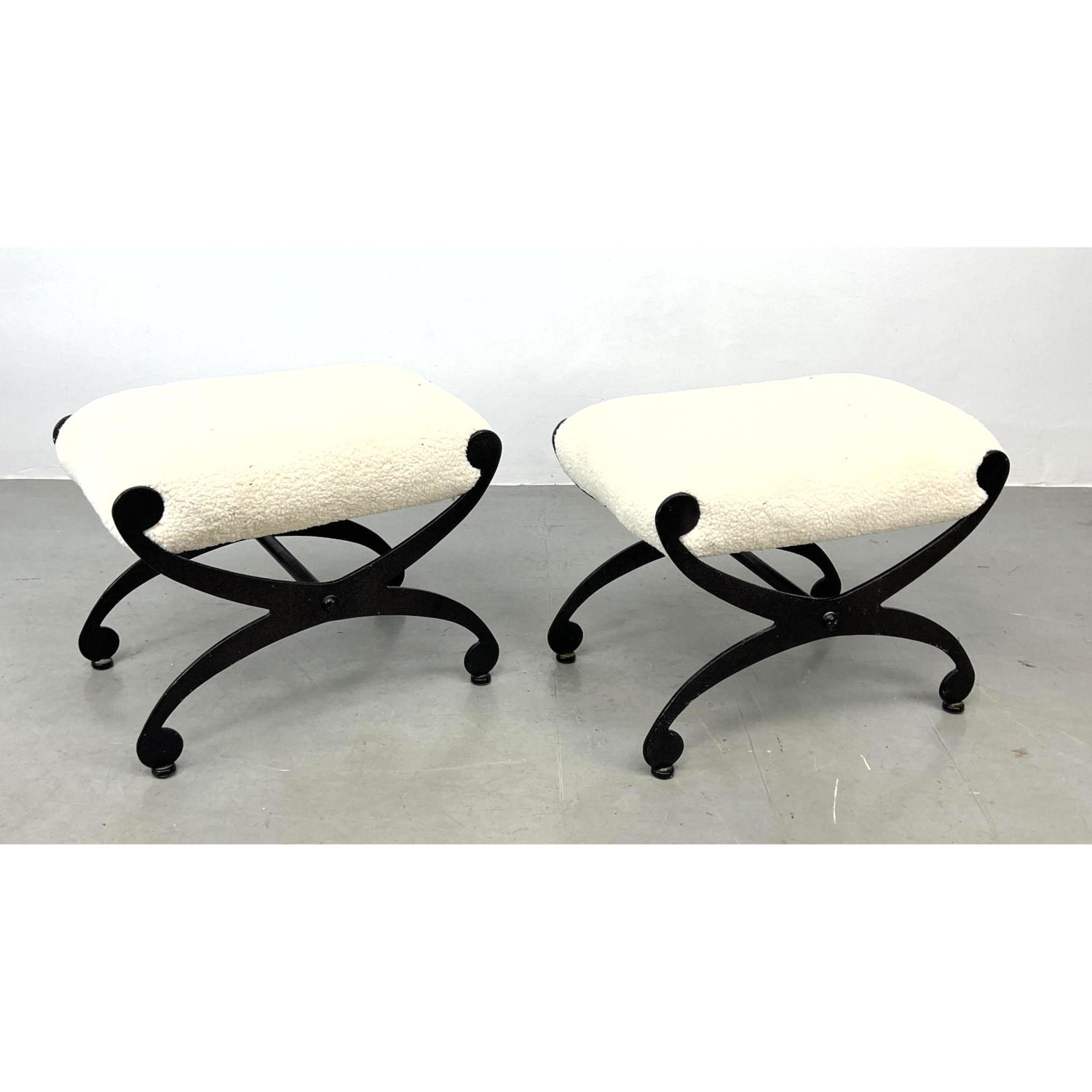 Pr Decorator Iron X base stools  2b9040
