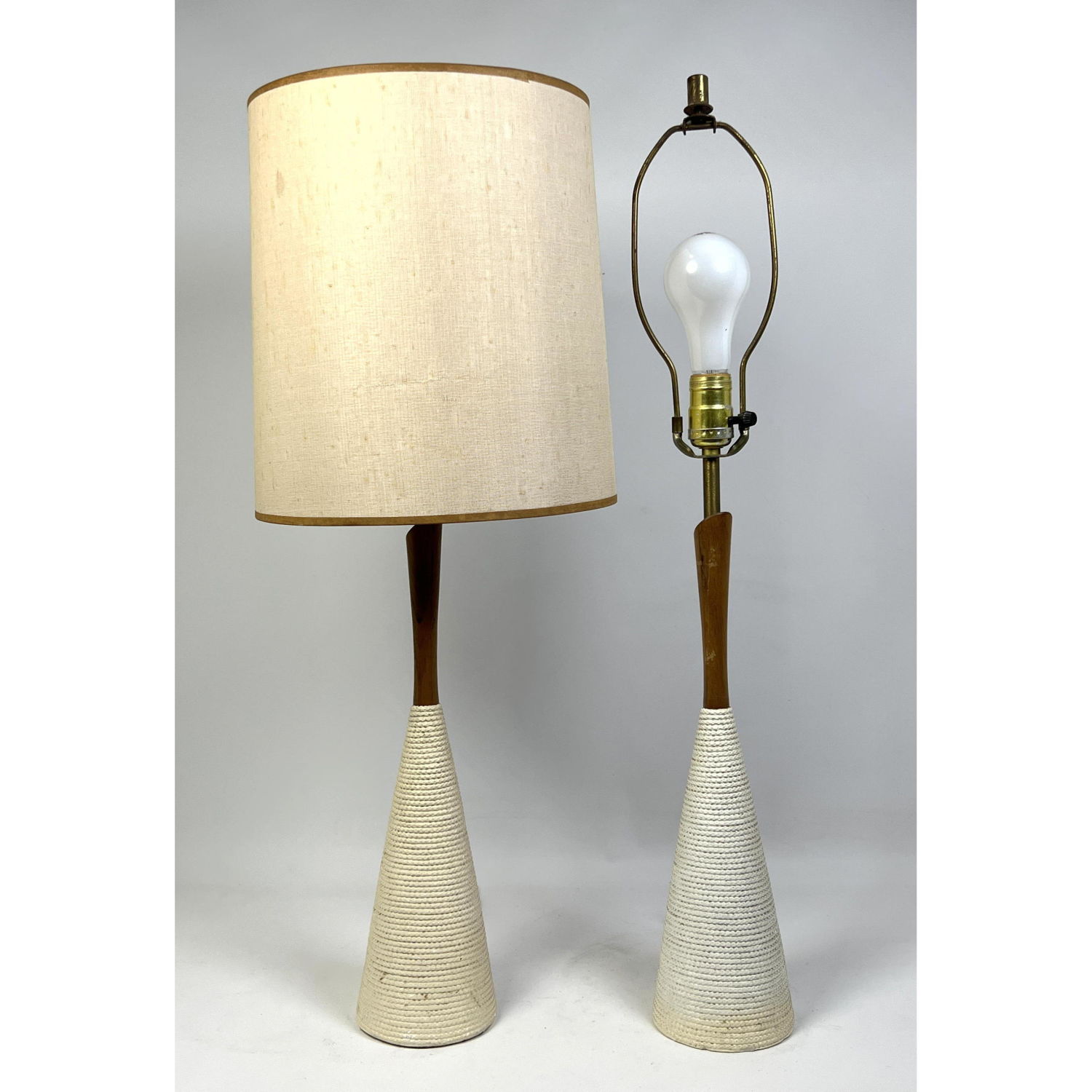Pr Mid Century Modern Table Lamps  2b906e
