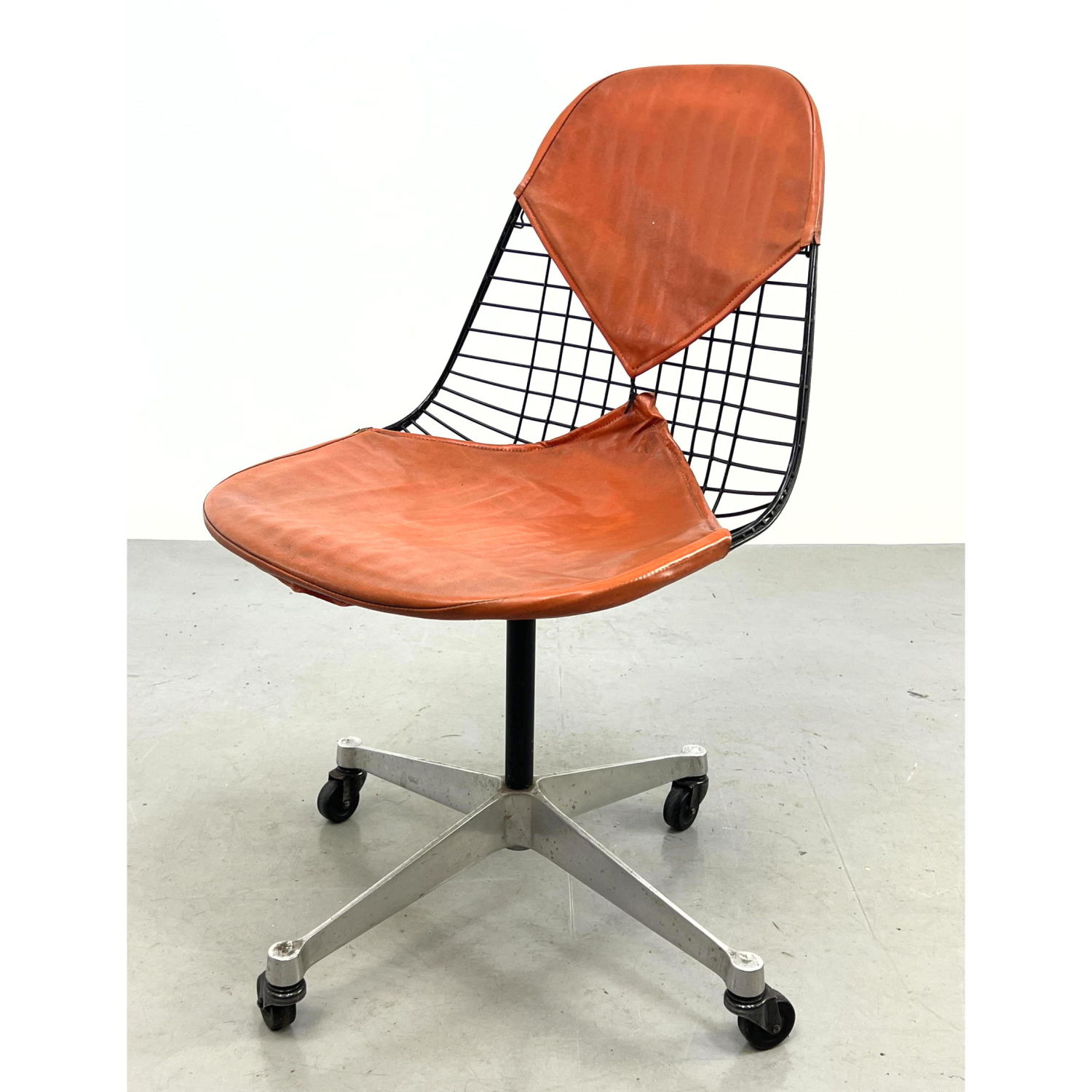 Early Eames wire rolling chair  2b90d9