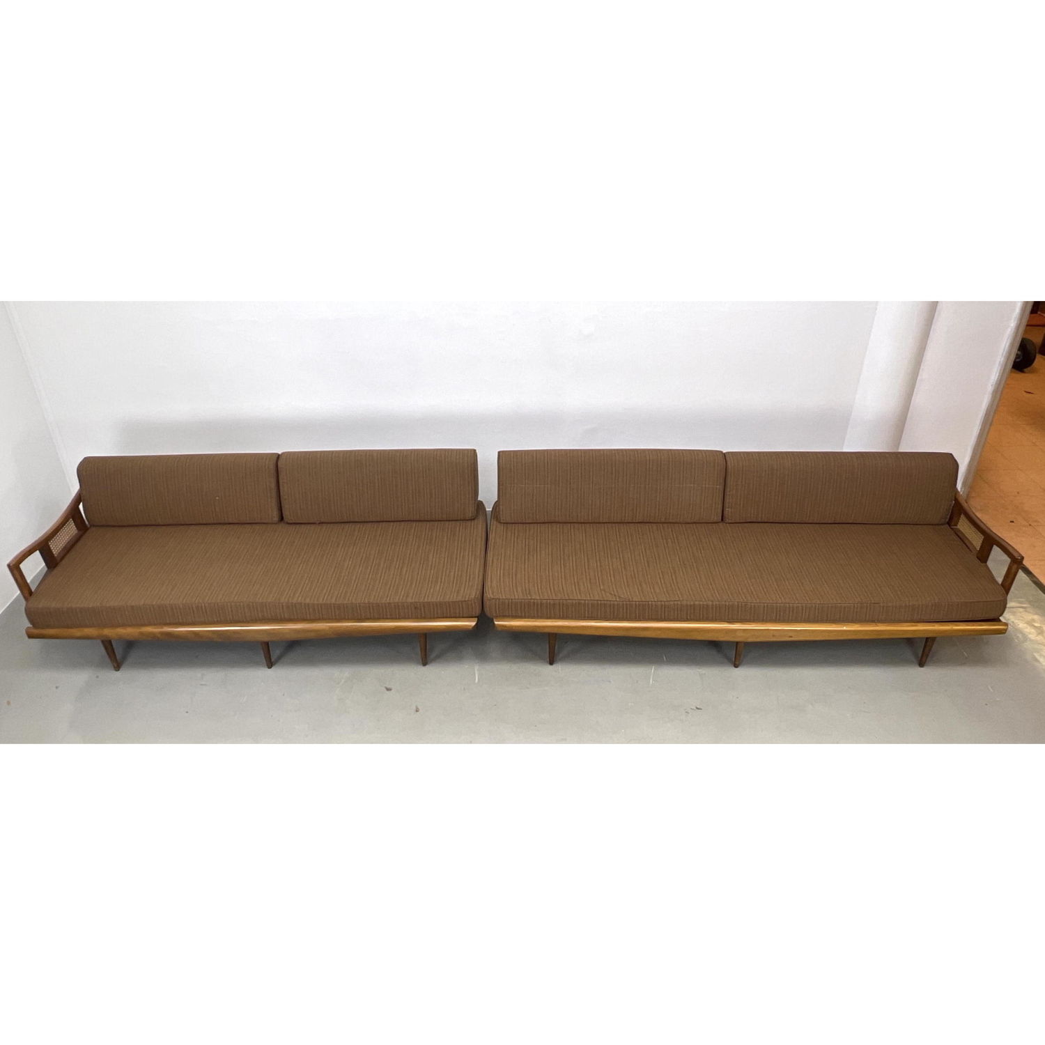 2pc Modern Sectional Seating Sofa.