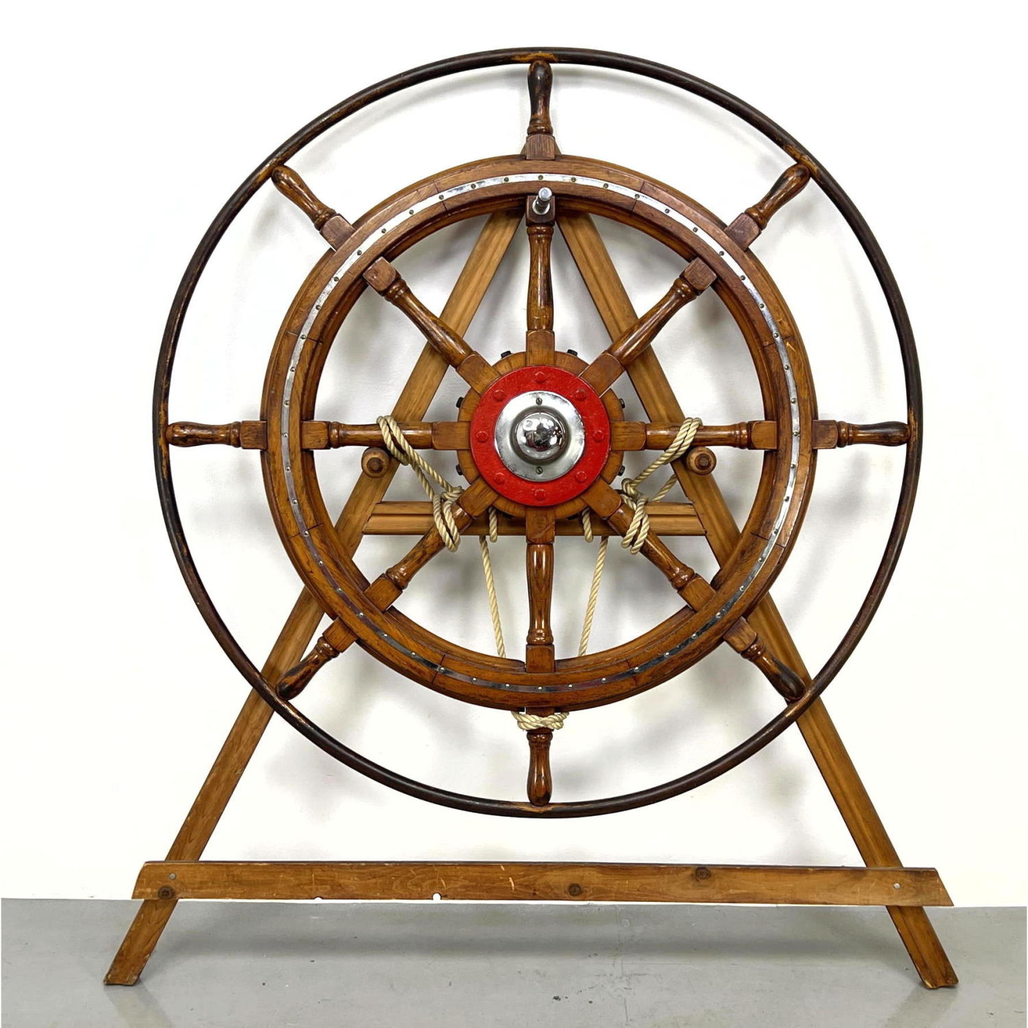 Large Antique Ship s Wheel In custom 2b9112