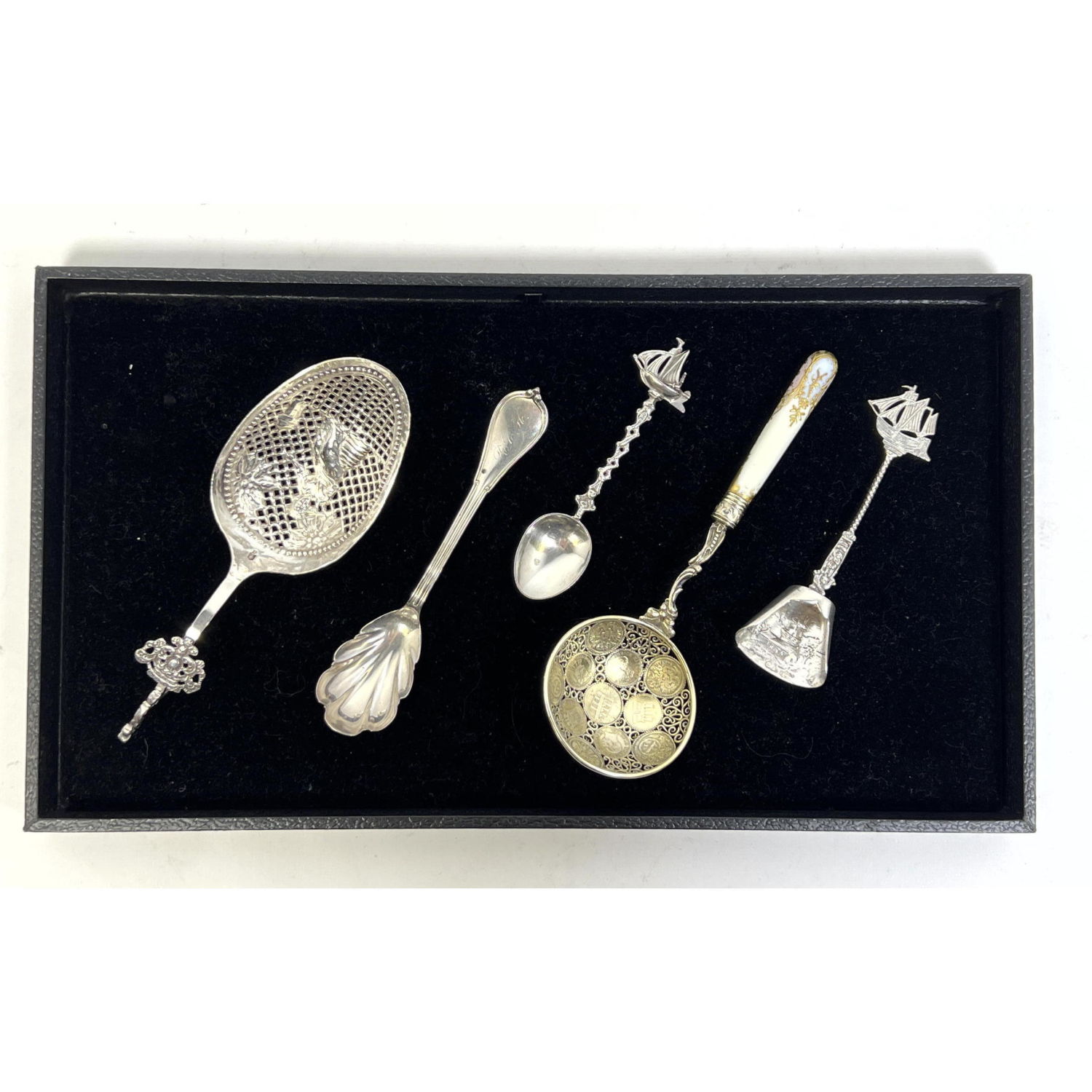 5pc European silver pierced spoons 2b9139