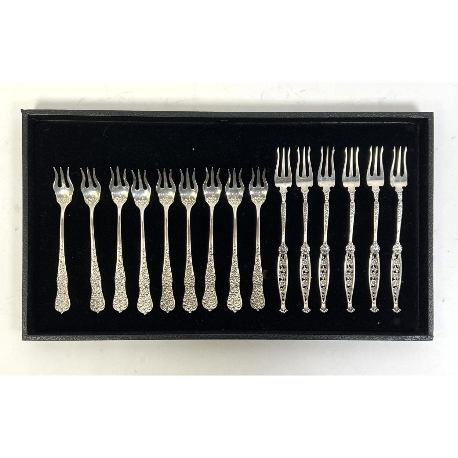 15 pcs sterling hors d'oeuvre forks.