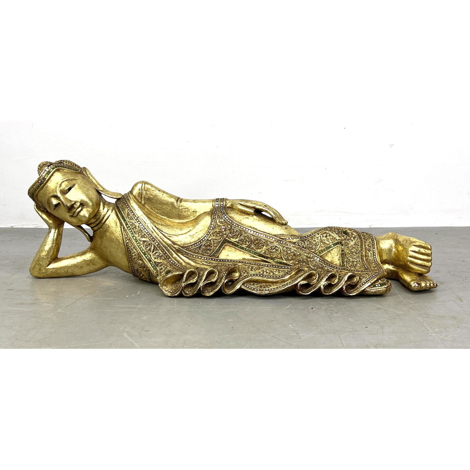 Carved Wood Gold Painted Reclining 2b9181