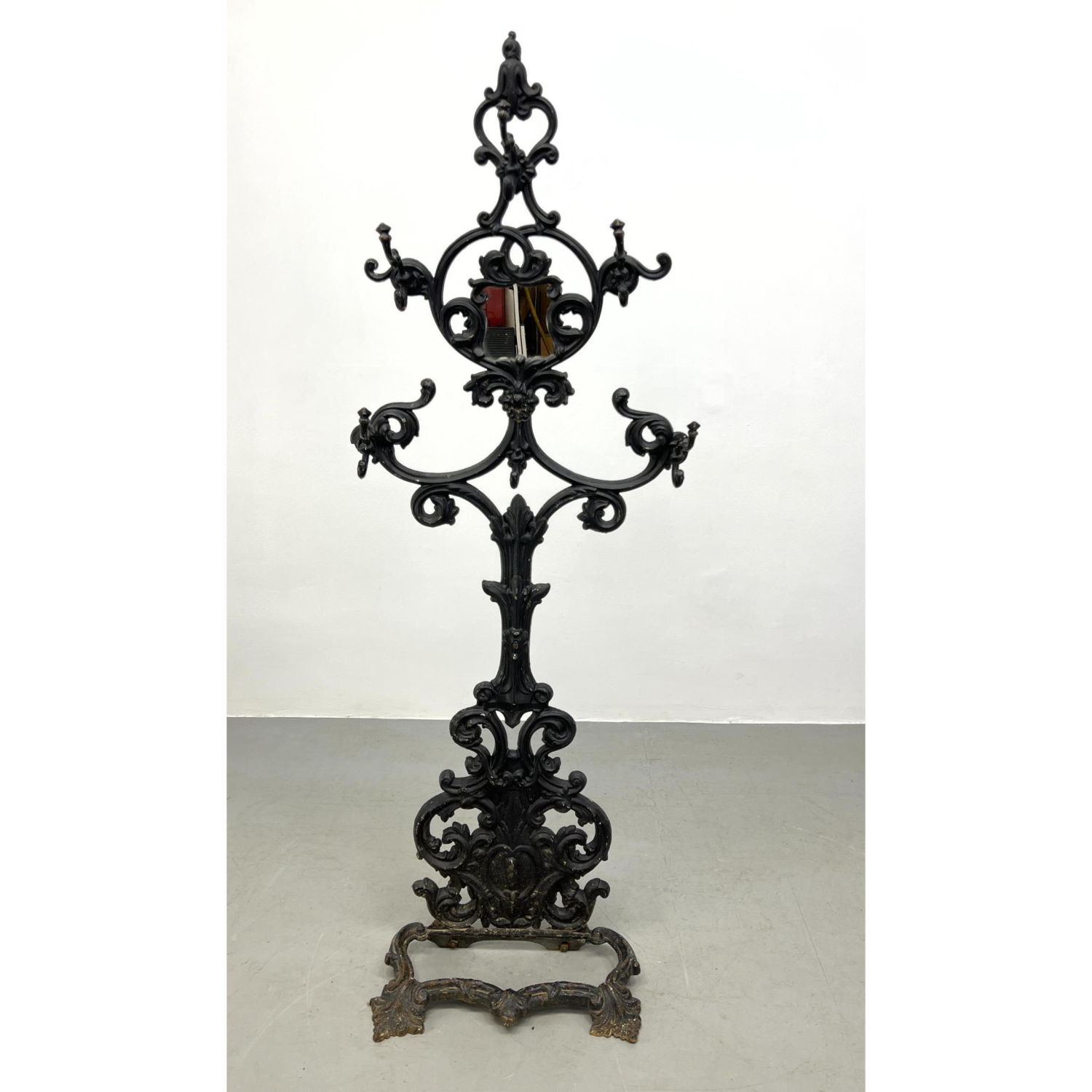 Black Painted Decorative Iron Standing