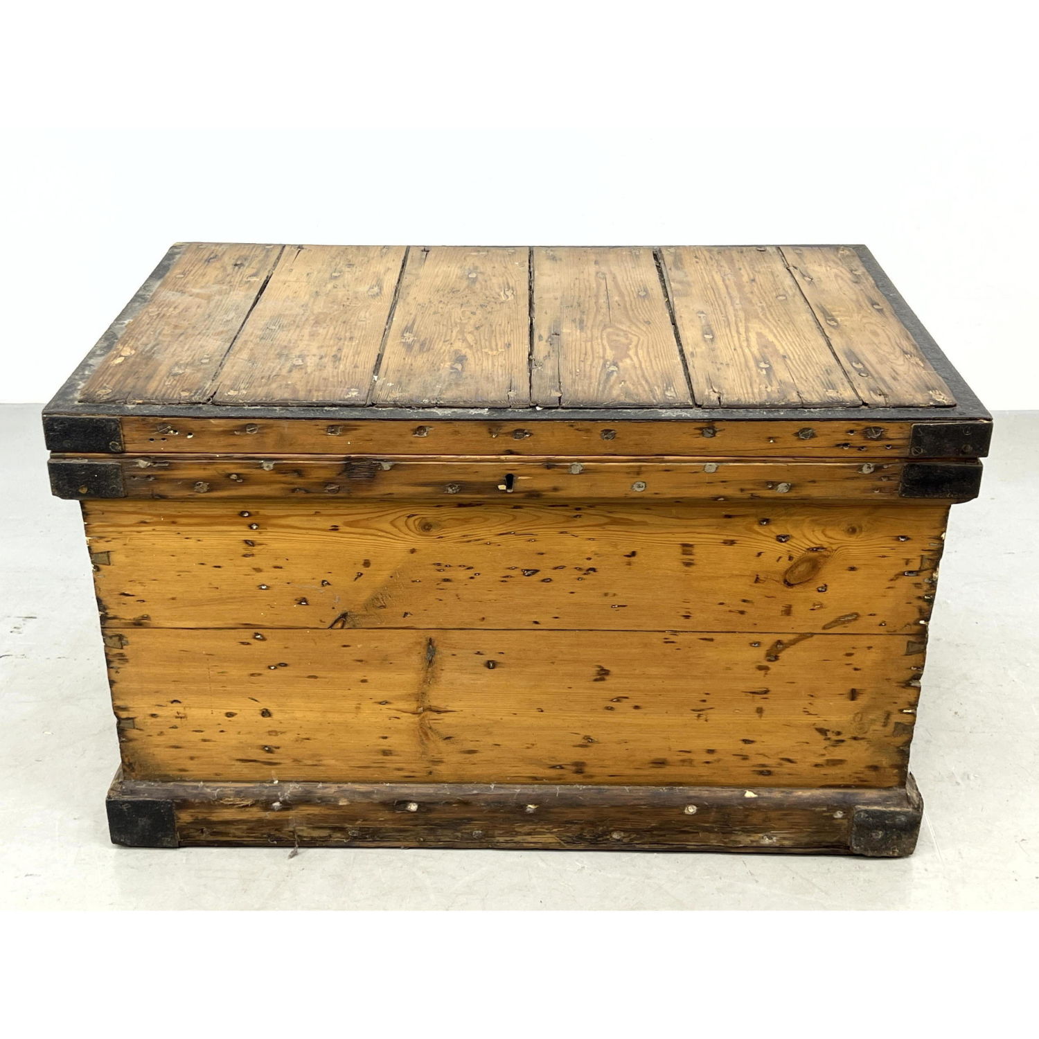 Slatted Wood Chest Trunk Decorated 2b92ce