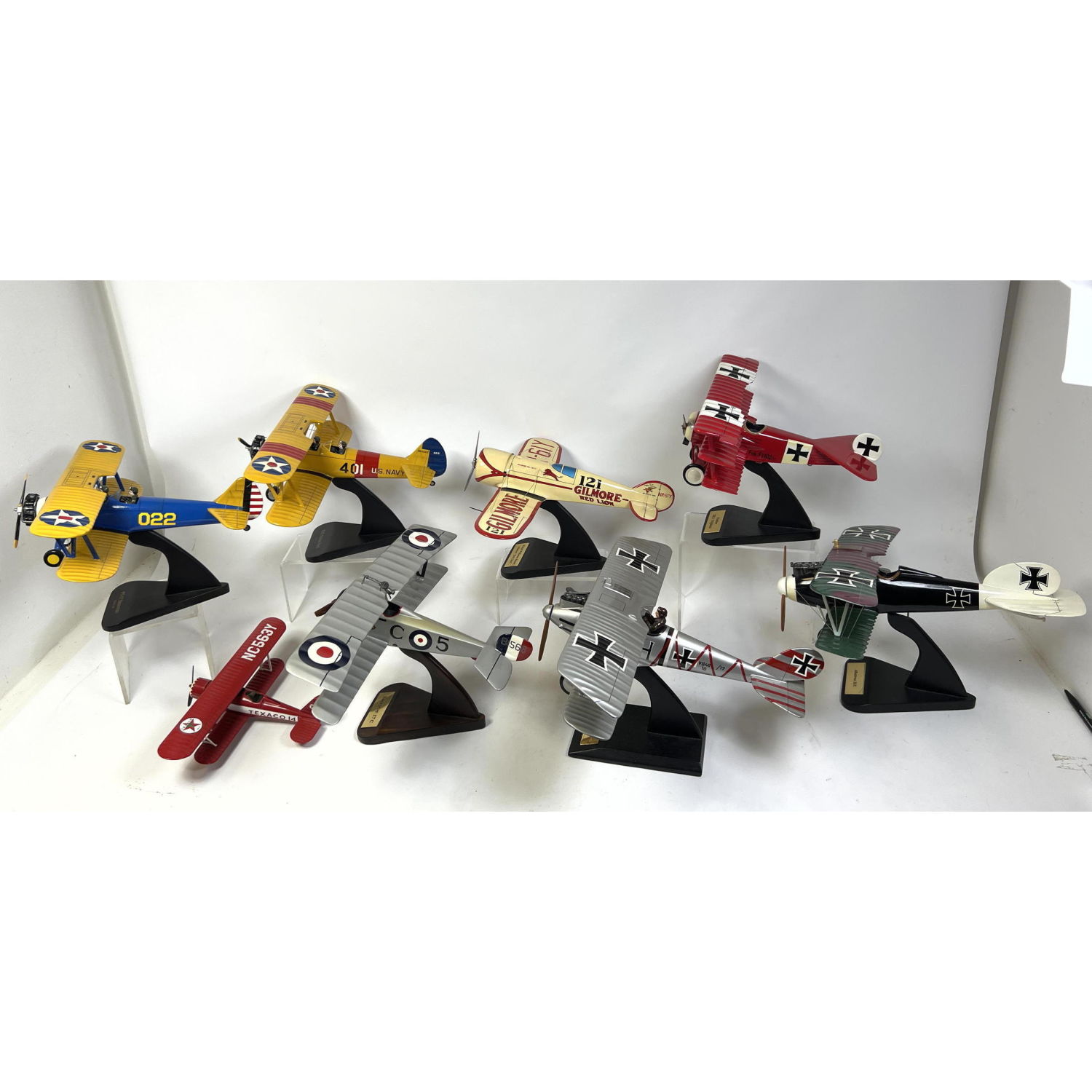 8pcs Scale Models of Vintage Airplanes.