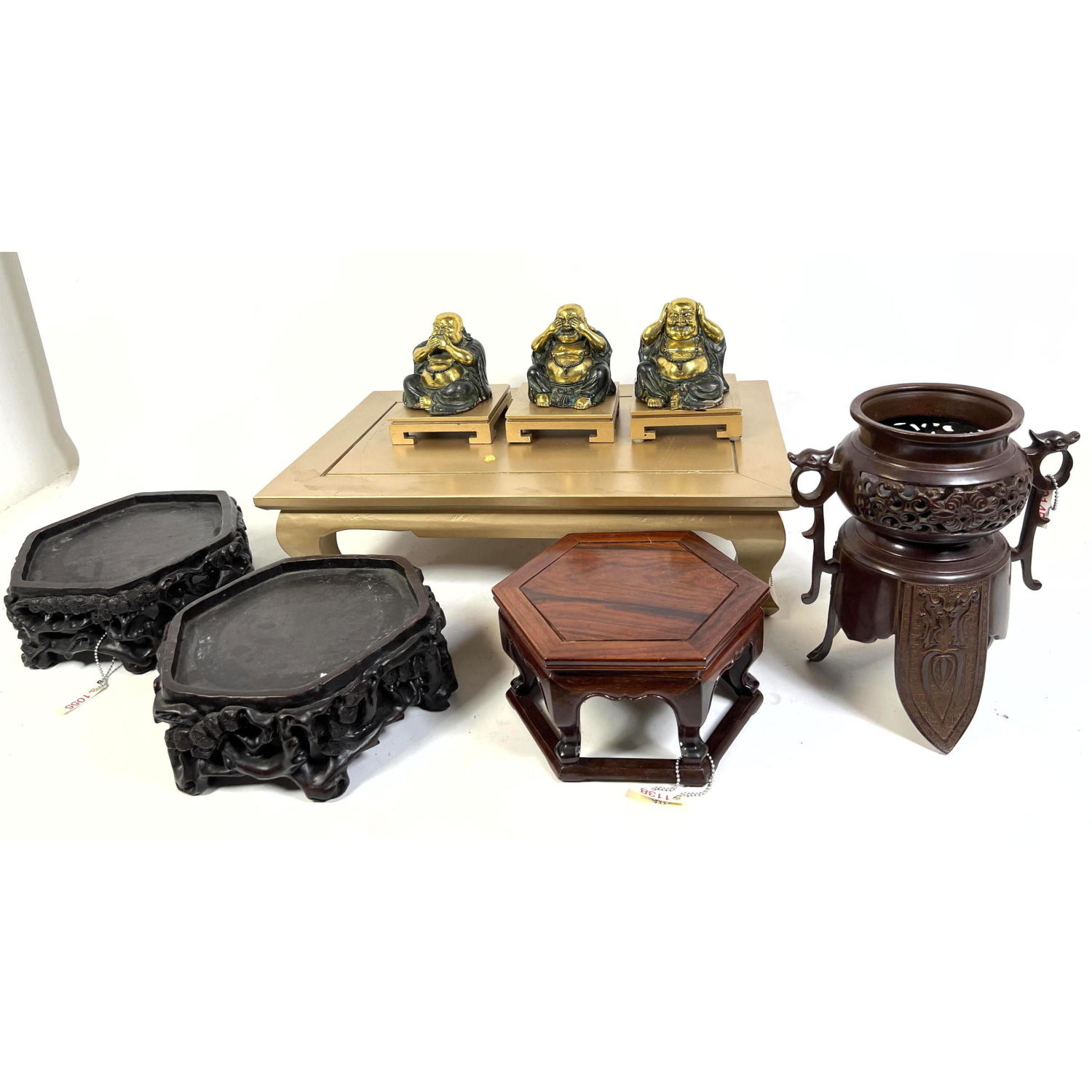 8pcs Asian Decorative Objects  2b9315