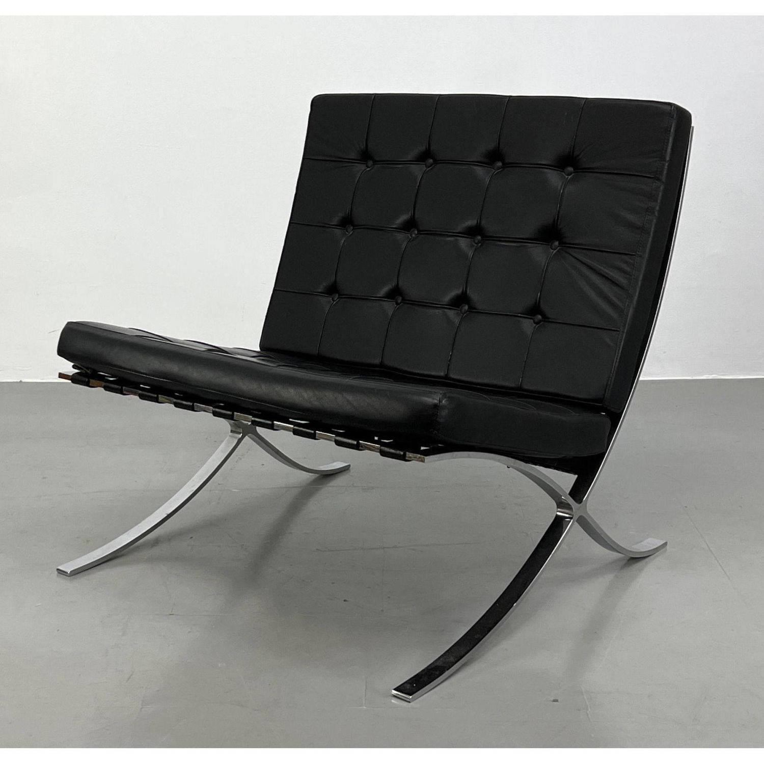 Barcelona Style lounge chair in 2b949f