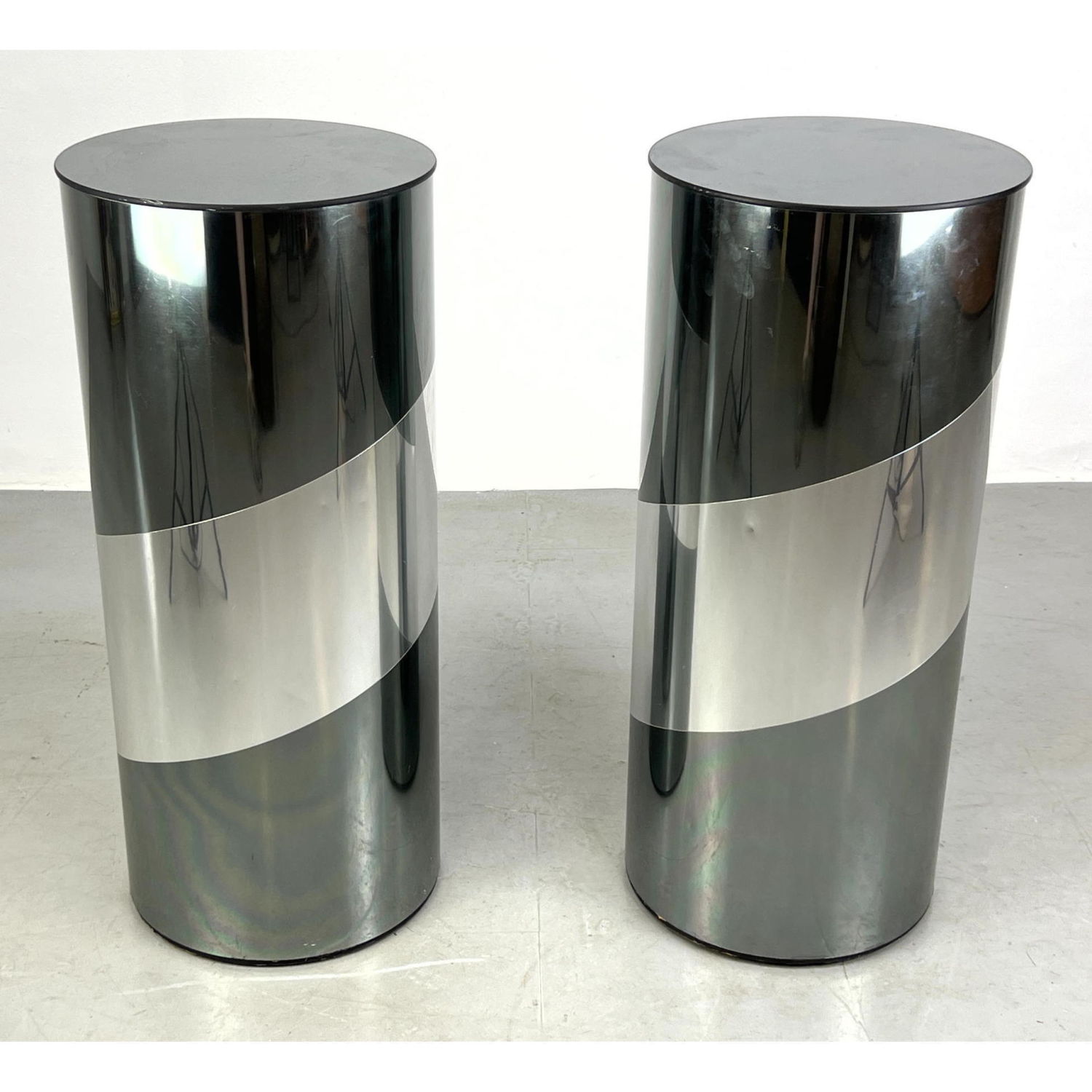 2 metal and mirrored pedestal Gunmetal 2b9523