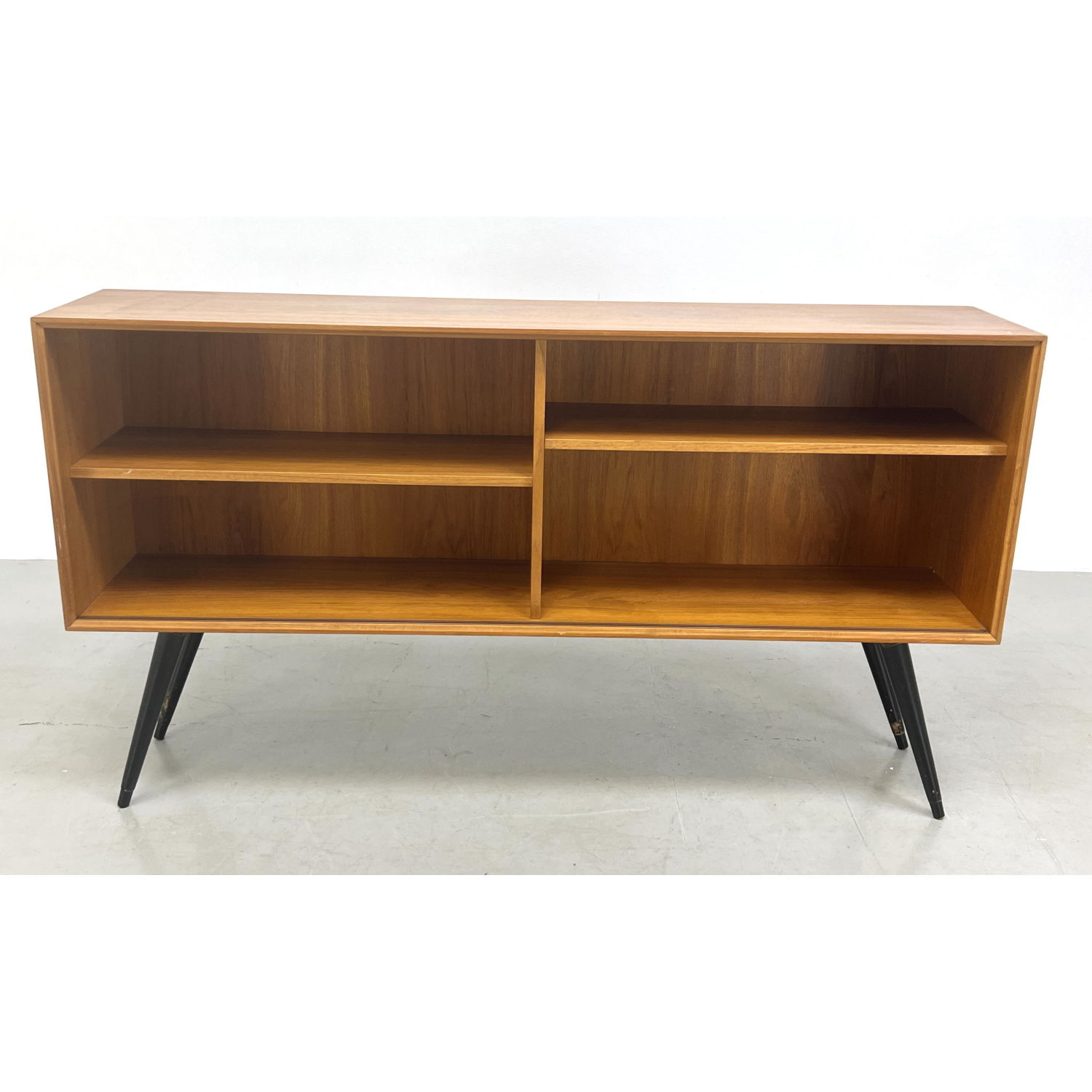 ALEX MATHEWS Low Bookcase Entertainment 2b9532