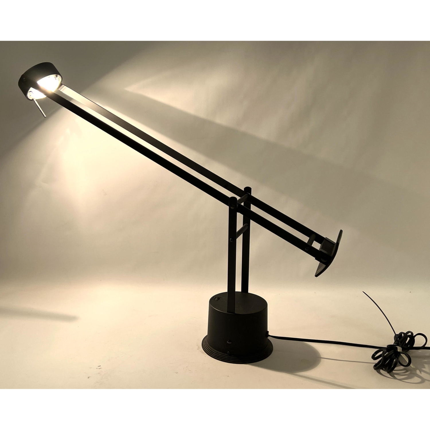 Tizio Style Desk Table Lamp. Counterbalance.