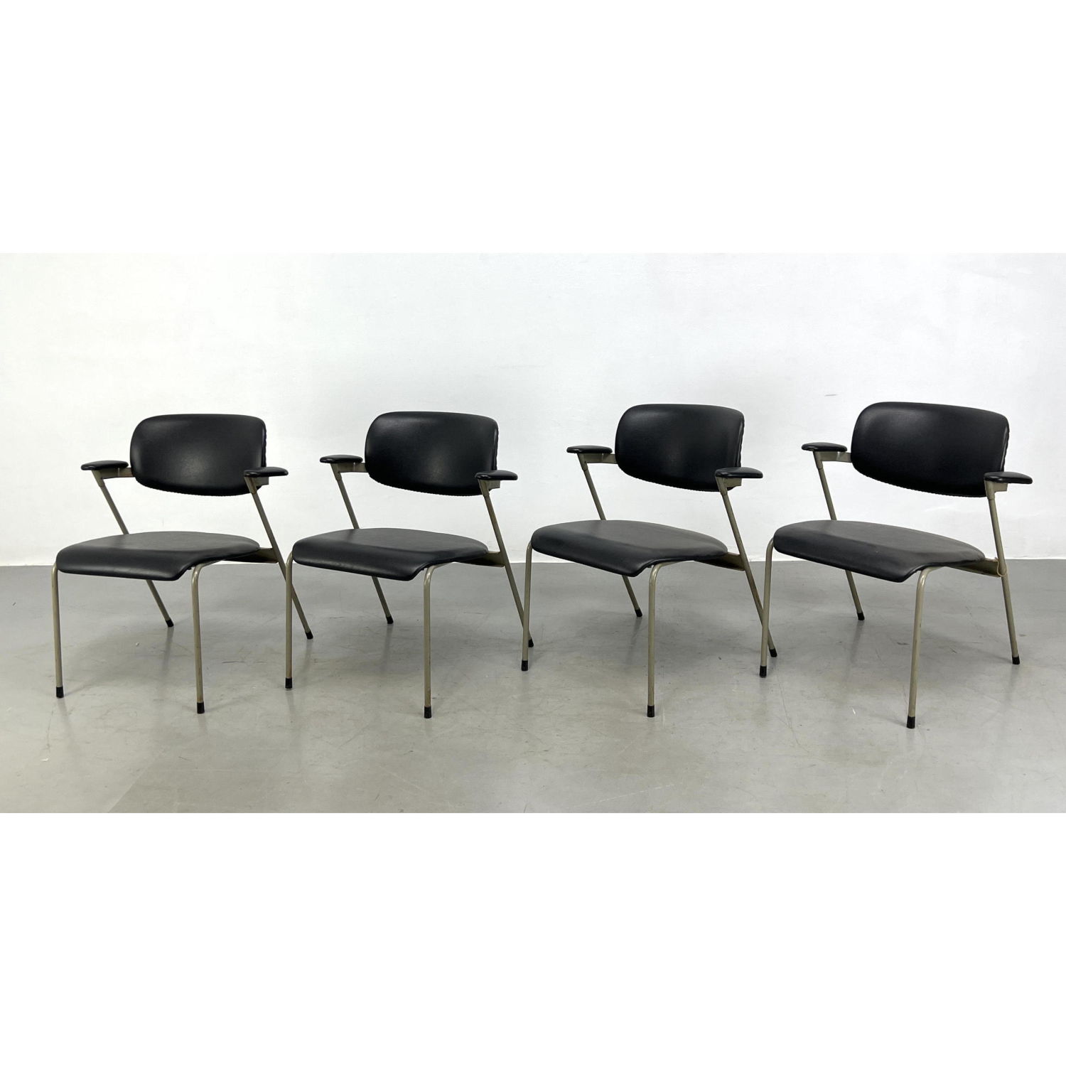 Set of 4 dining chairs by Willy 2b97f1