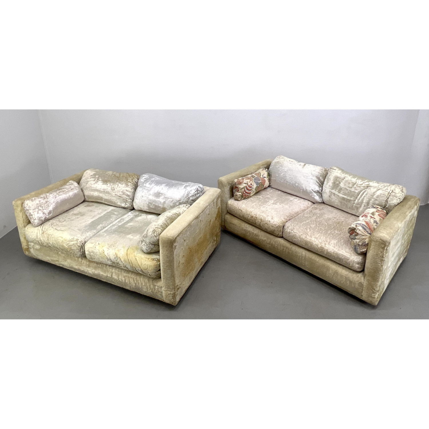 Pair Plush Velvet Love Seat Sofas  2b9815