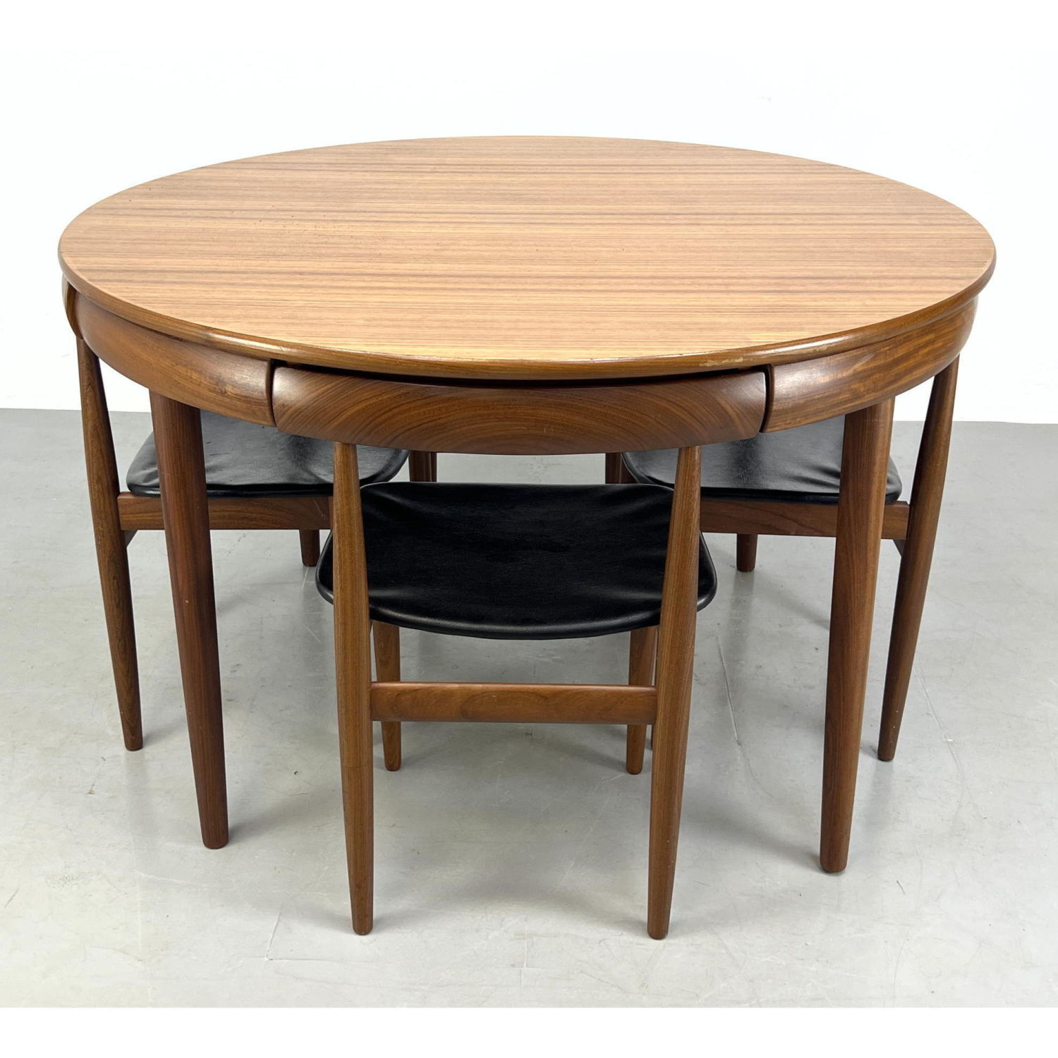 FREM ROJLE Dining Table and Chairs  2b99e8
