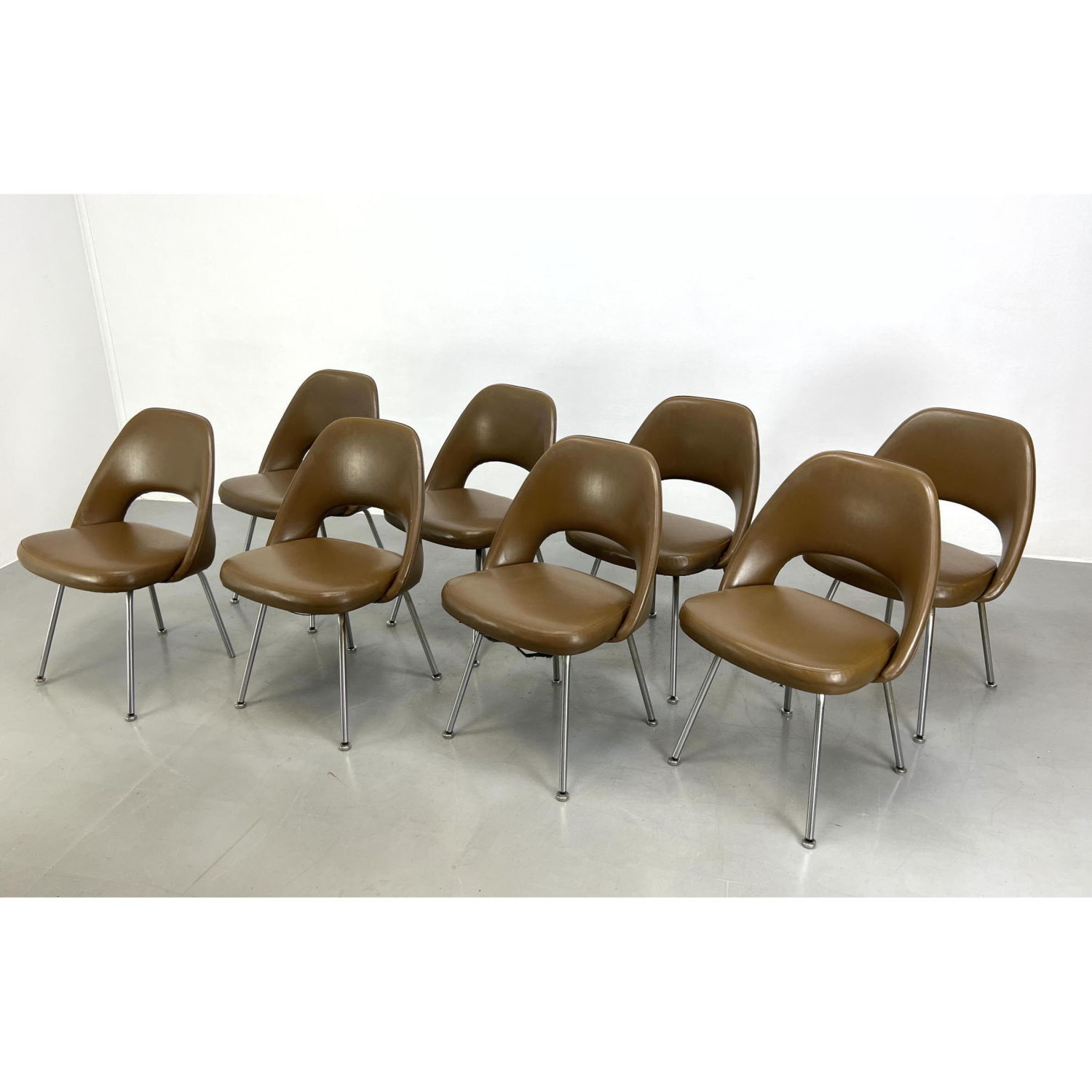Set 8 Eero Saarinen for Knoll Chairs  2b9c31