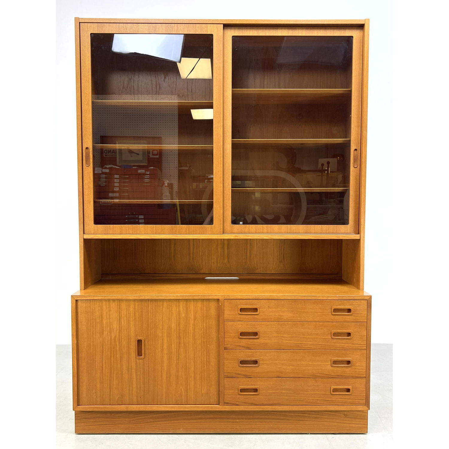 HUNDEVAD Danish Modern Teak Credenza 2b9c84