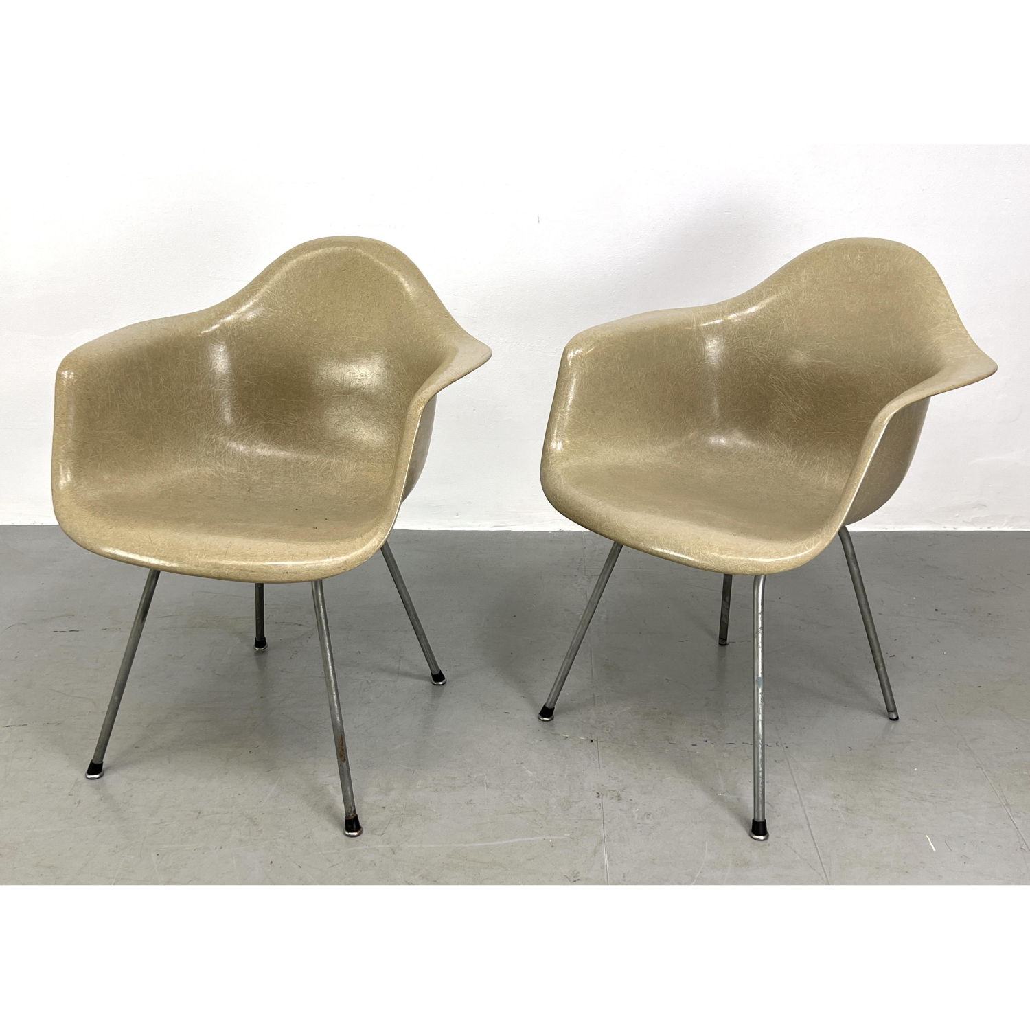 Pair Eames Herman Miller Shell 2b9cc5