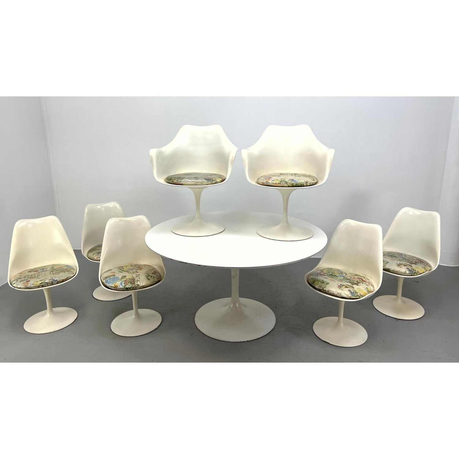 8pc Saarinen style Tulip Dining 2b9ec0