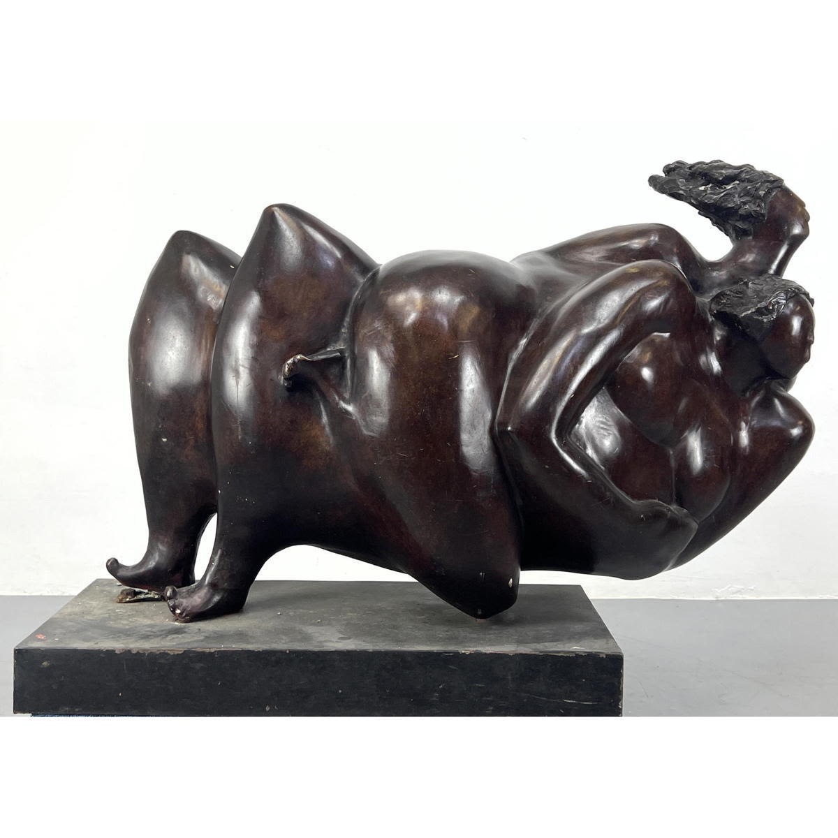 Large bronze sculpture Voluptuous 2b7e73