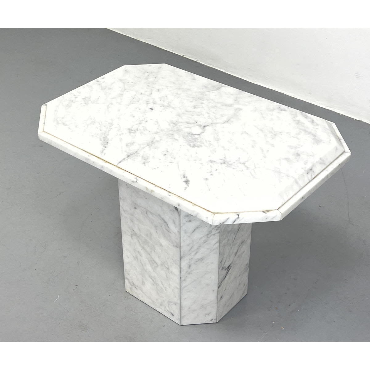 LINEARTE Marble Top and Pedestal 2b7f2e