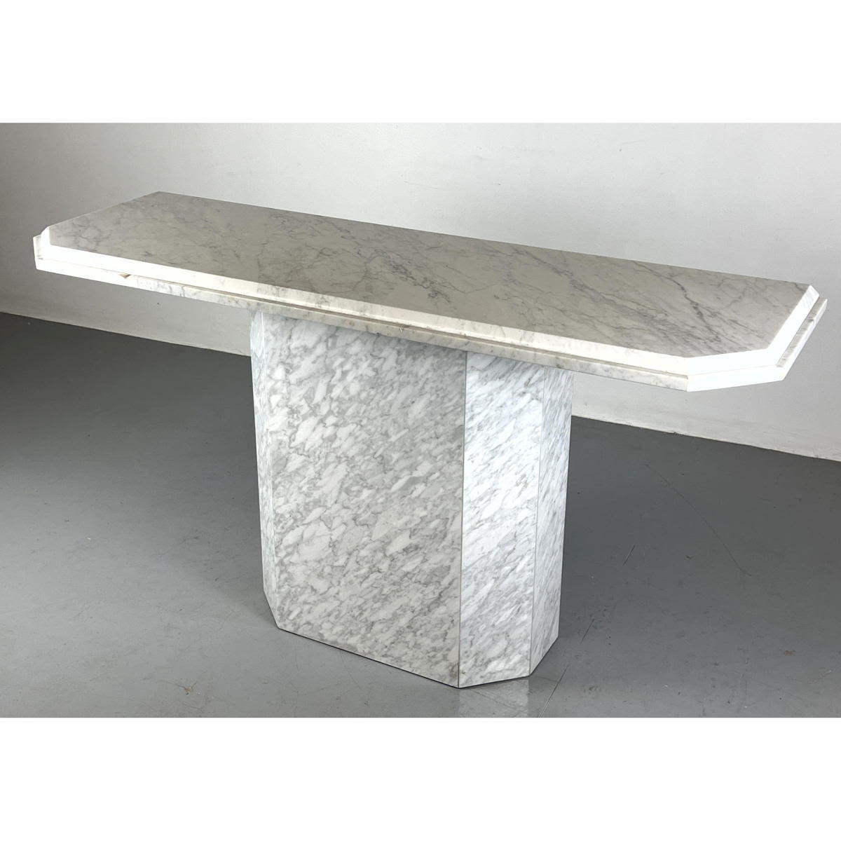 LINEARTE Marble Top and Pedestal