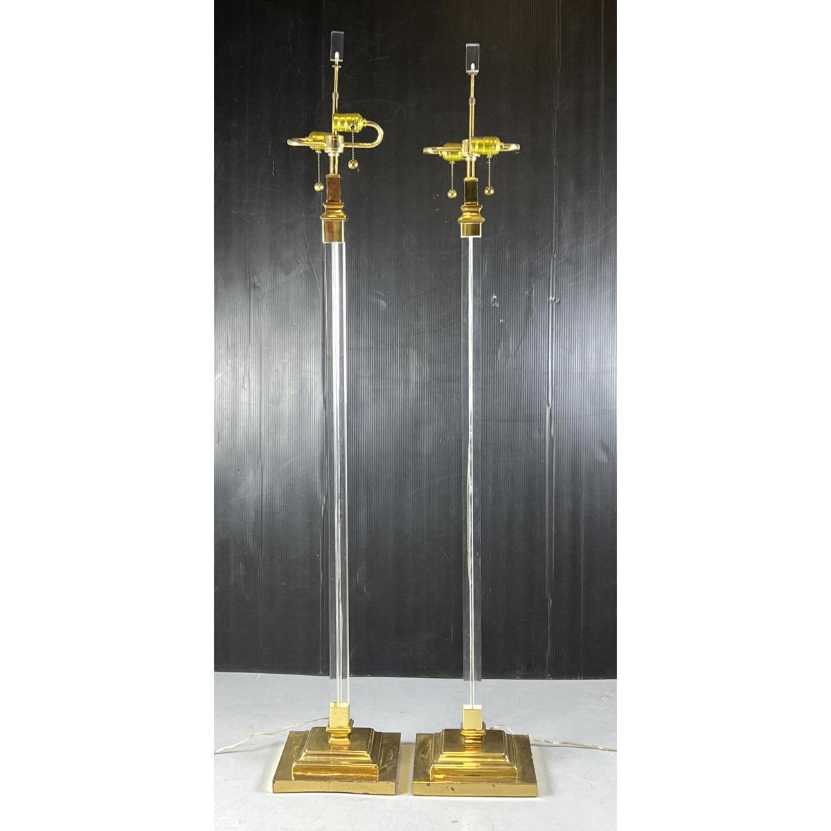 Pair decorator Brass and Lucite 2b8472