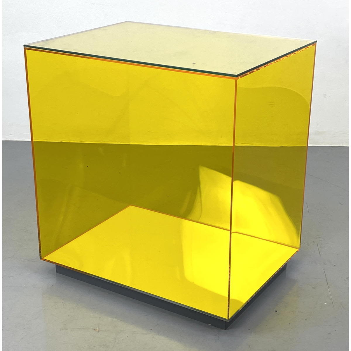 Transparent Acrylic Cube Form Table  2b849a