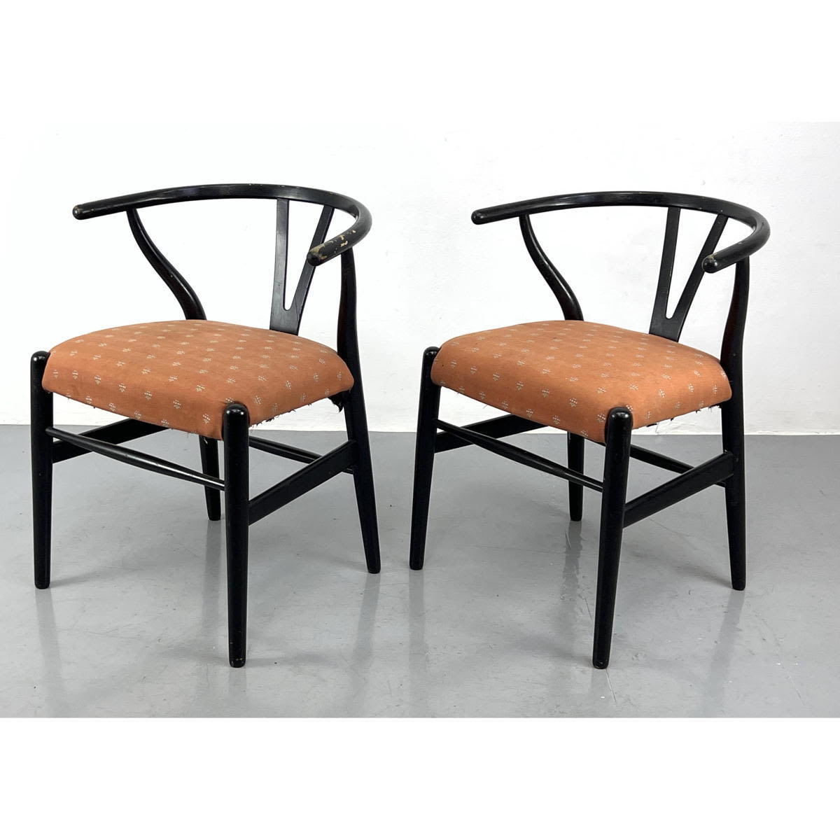 Pair Hans Wegner Wishbone Chairs 2b85a5